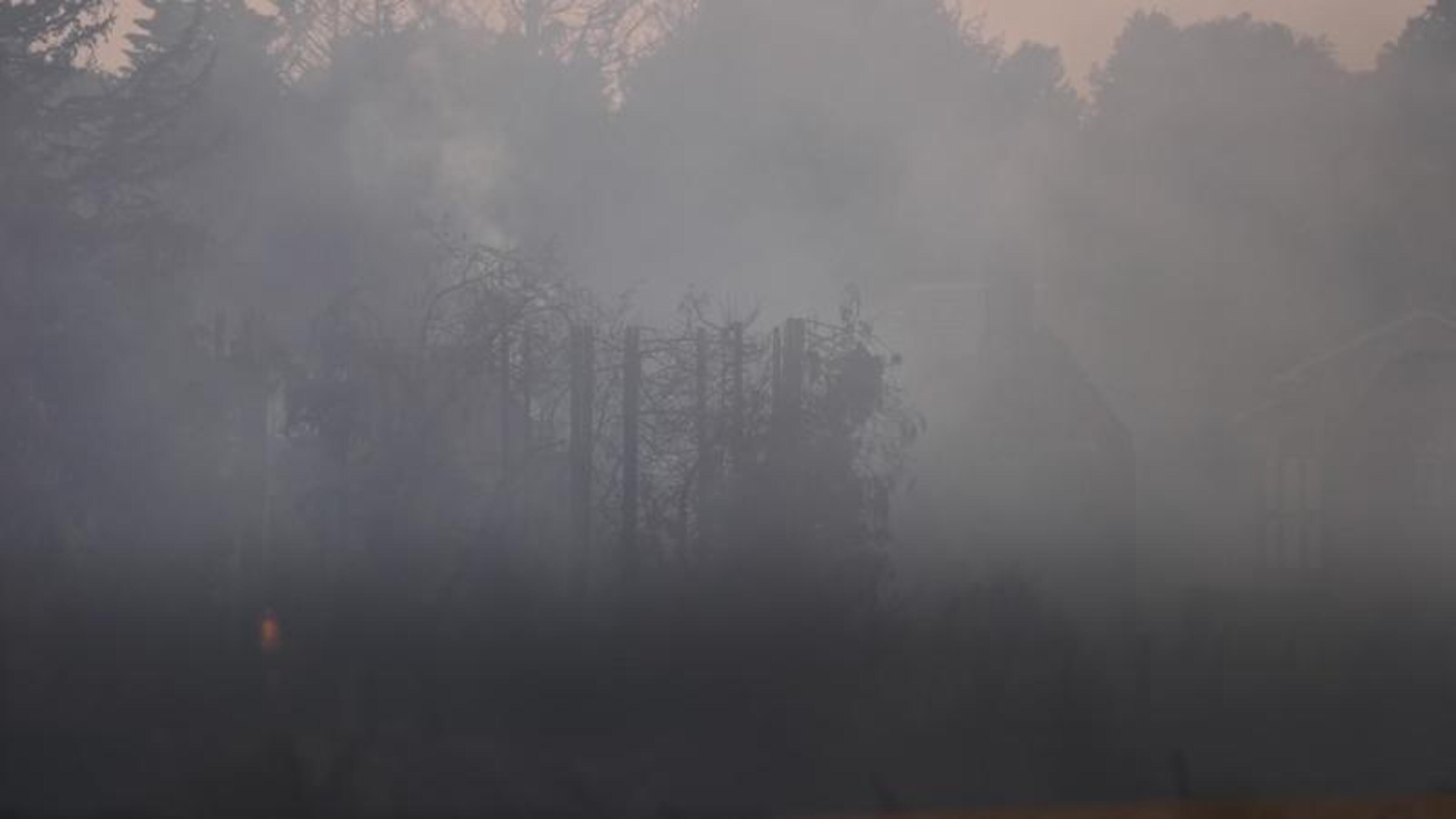 ‘Apocalyptic scenes’ as huge fires begin tearing through homes in UK