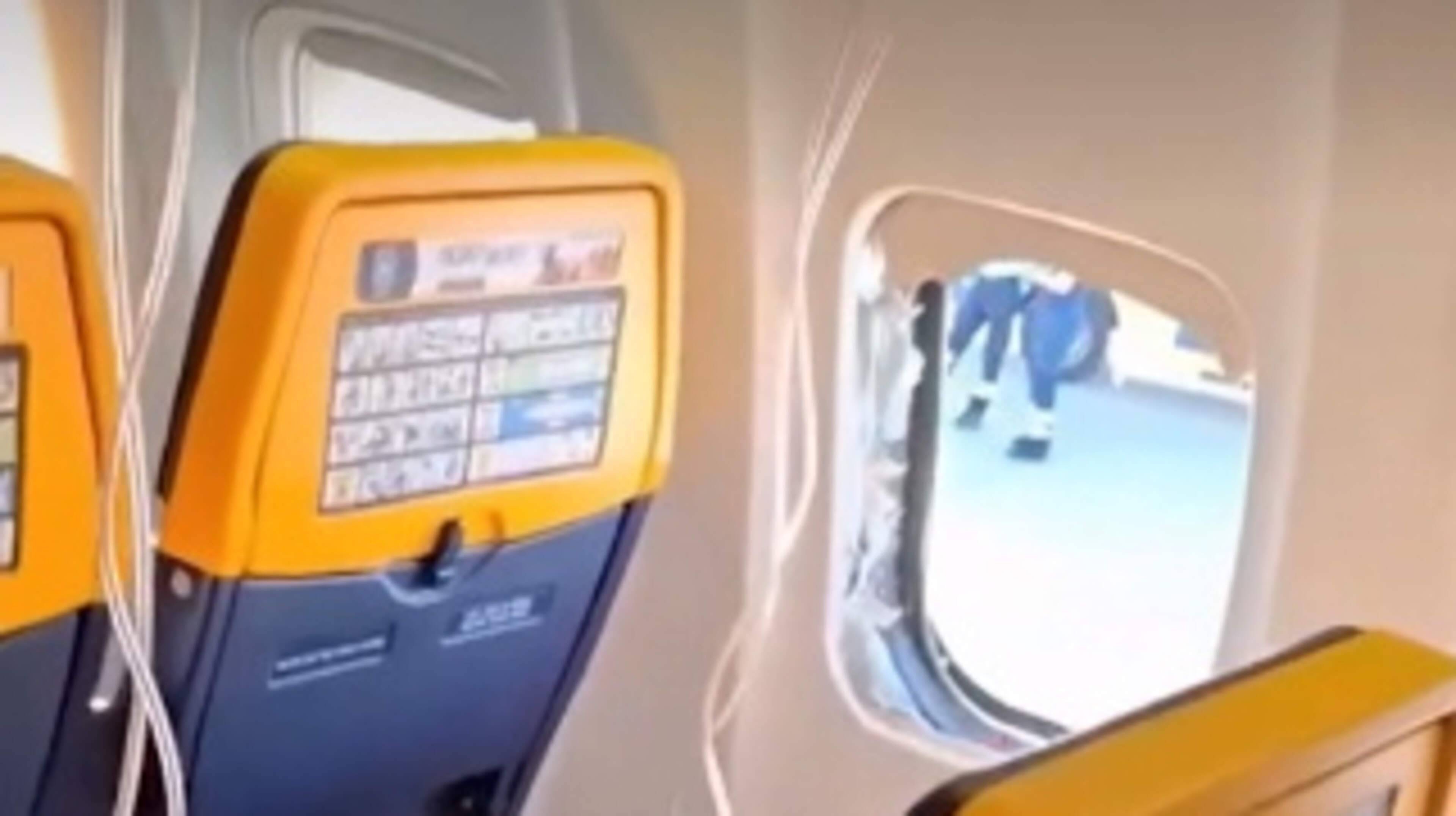 ‘Age or servicing issues’ not yet ruled out by US investigators as cause of window incident on Ryanair flight