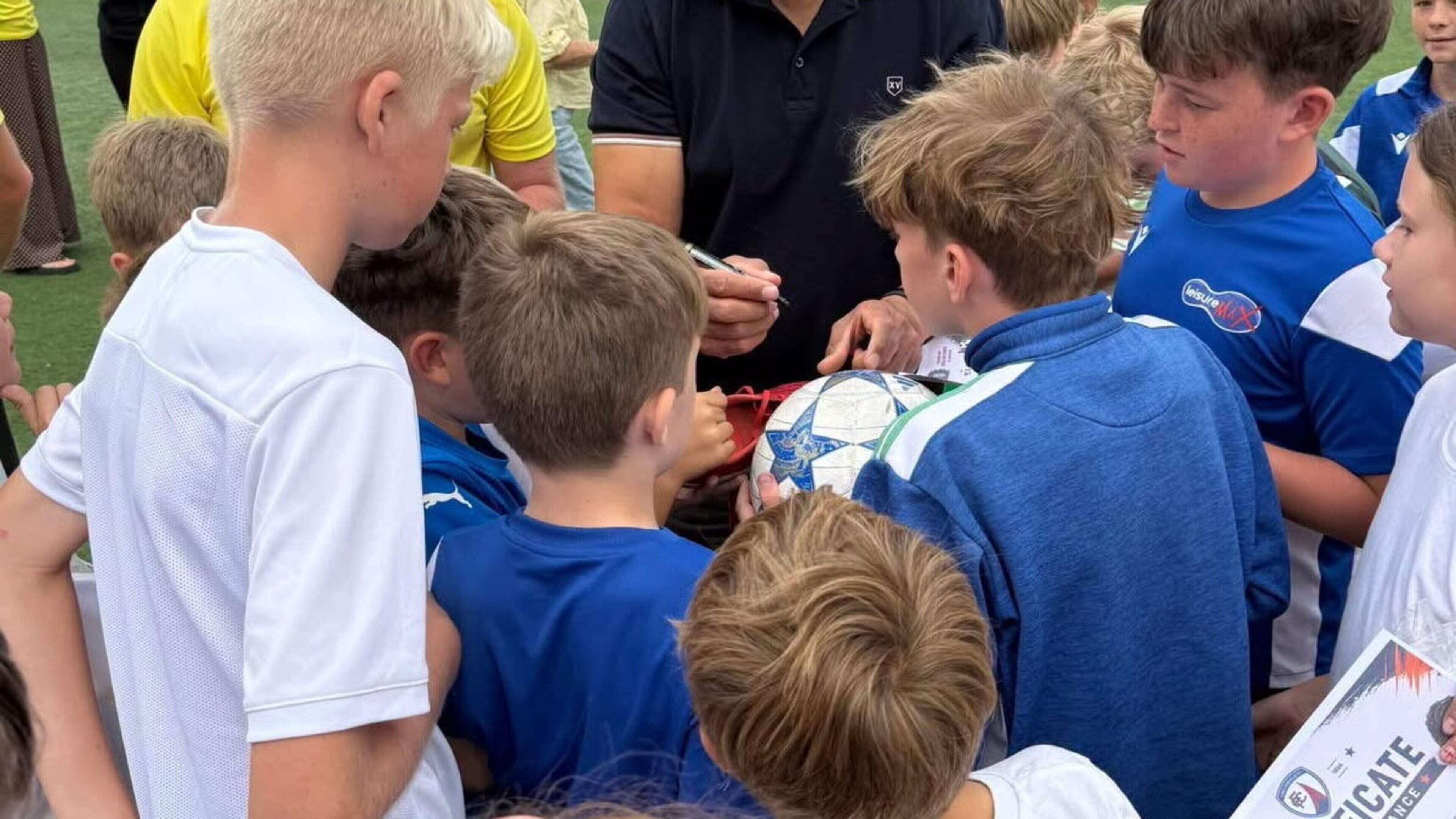 Football legend Paul McGrath helps raise €12,000 at fundraiser in memory of Wexford mother