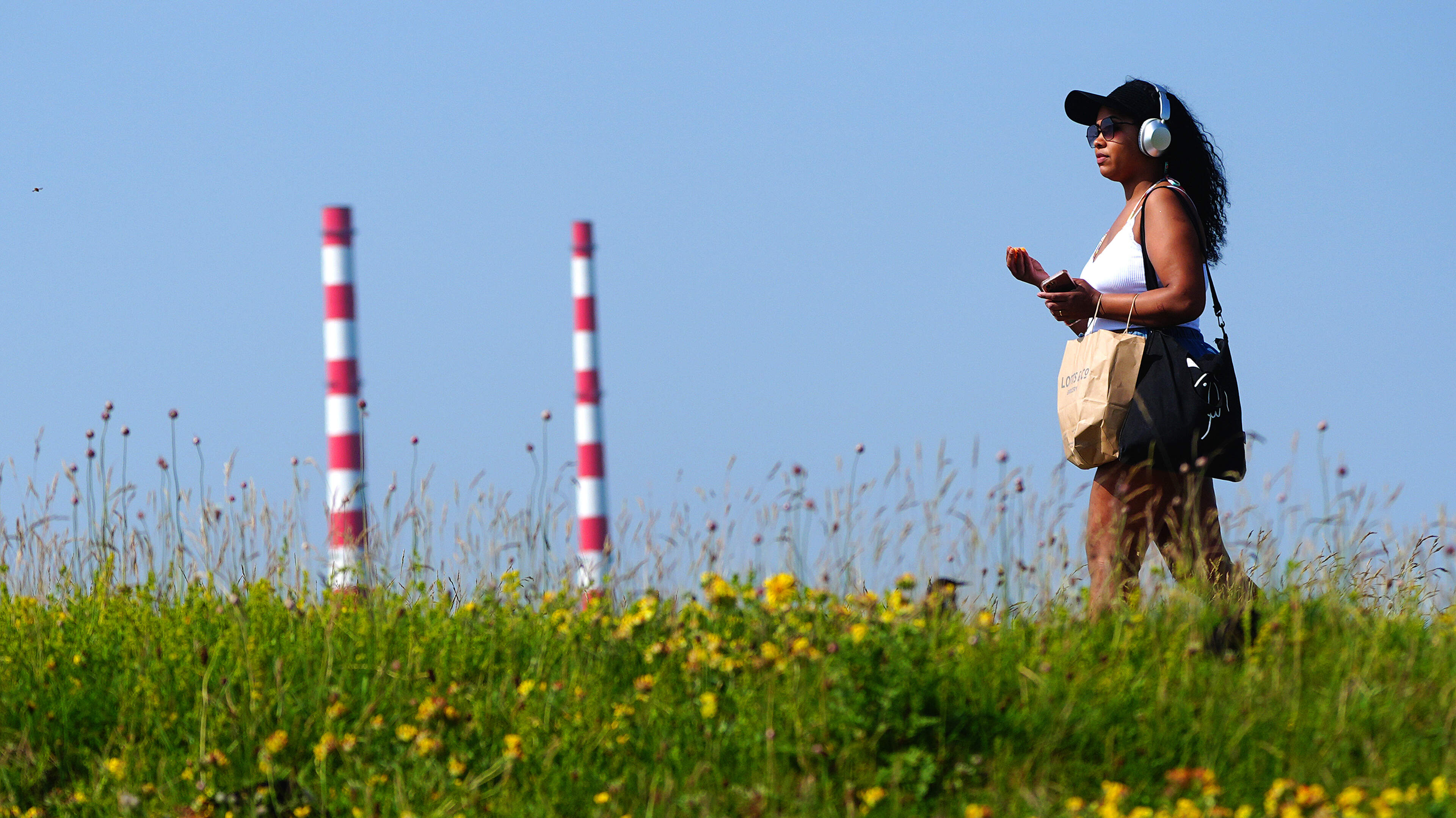Heatwave nears close as thousands left without power; Europe hits highs of 40C