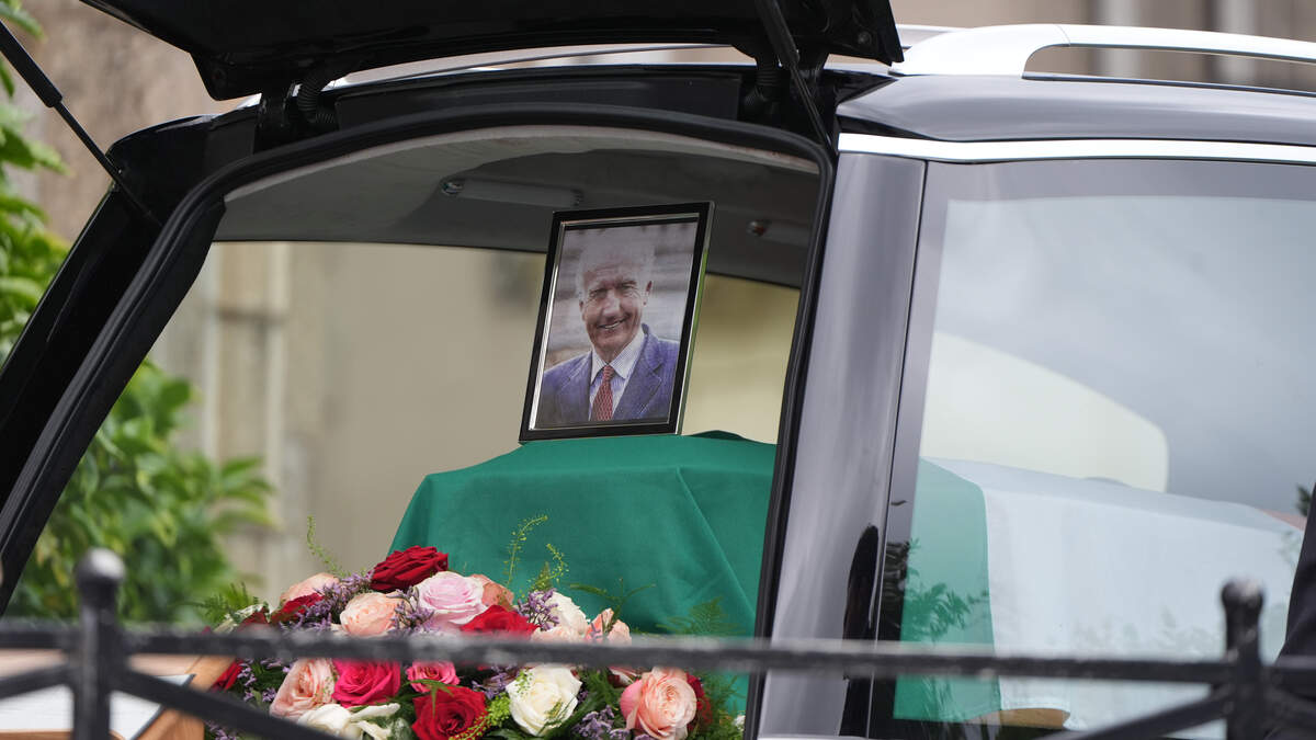 Family and political leaders honour legacy of former Foreign Affairs Minister David Andrews