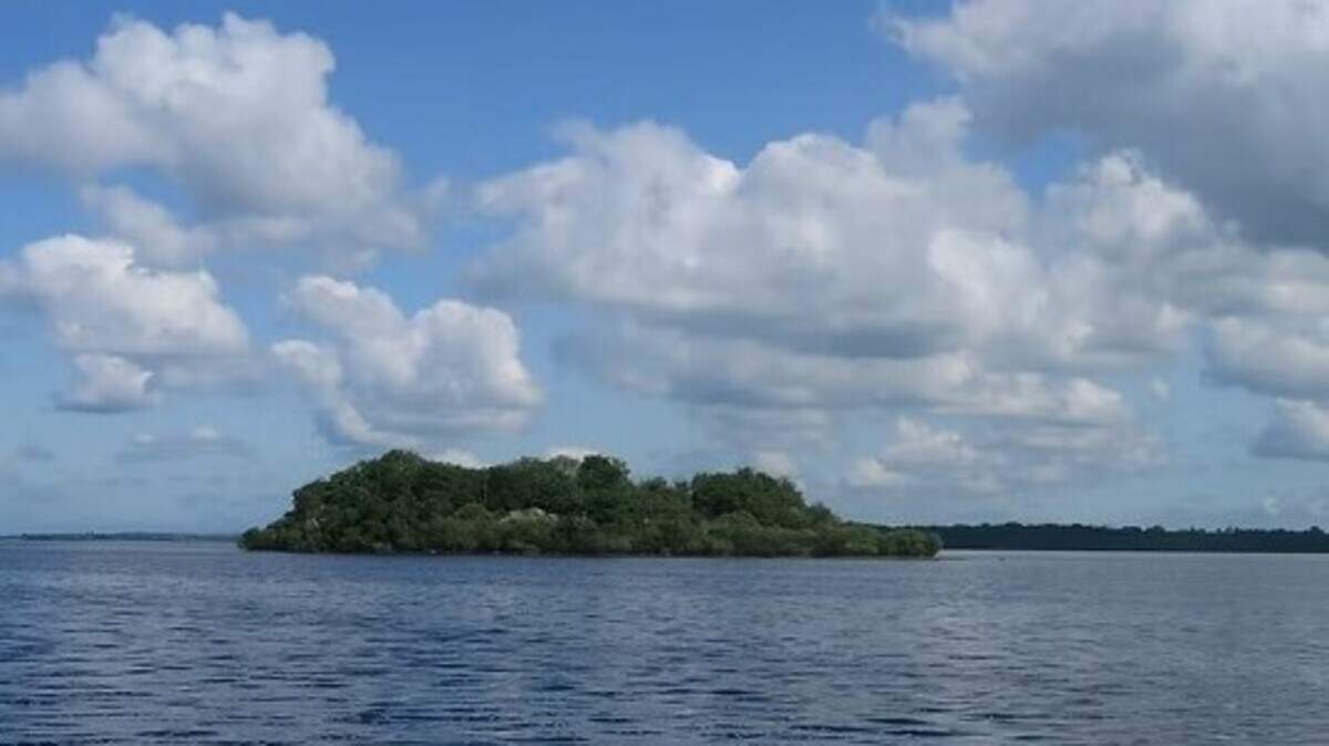 Boy (15) dies after getting into difficulty in Co Westmeath lake