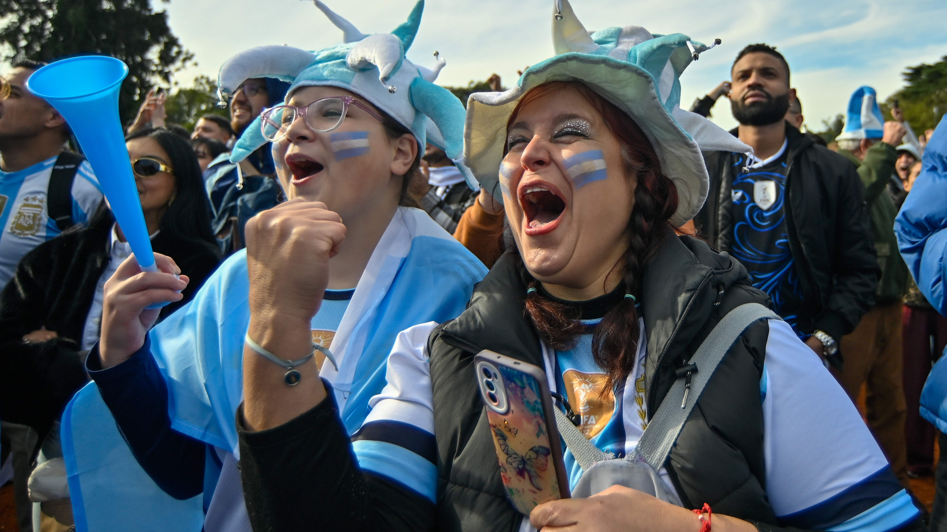 Letters: Two beautiful contests that provide a feast of joy and passion for spectators