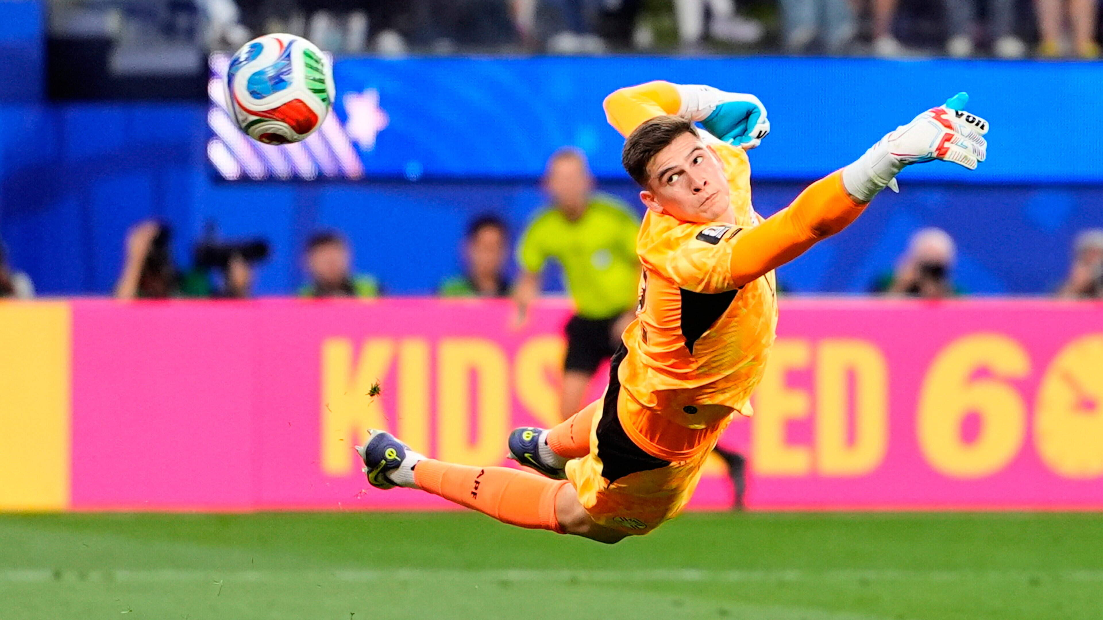 USA get their World Cup campaign off to a flying start with a big win against Paraguay