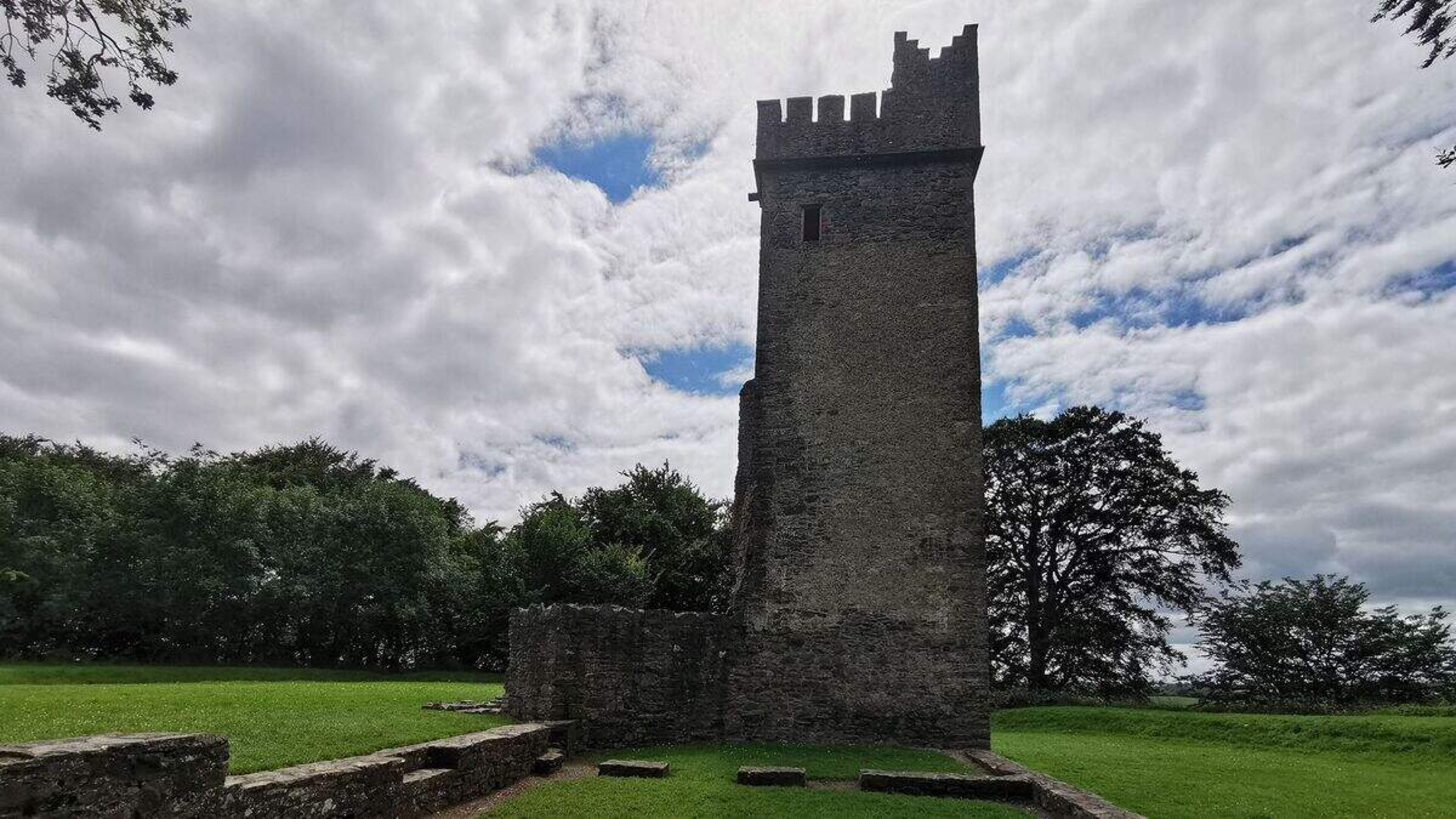 ‘We can’t allow this to happen’ – Louth mum leads fight to protect Cú Chulainn’s Castle from 1,000-home plan