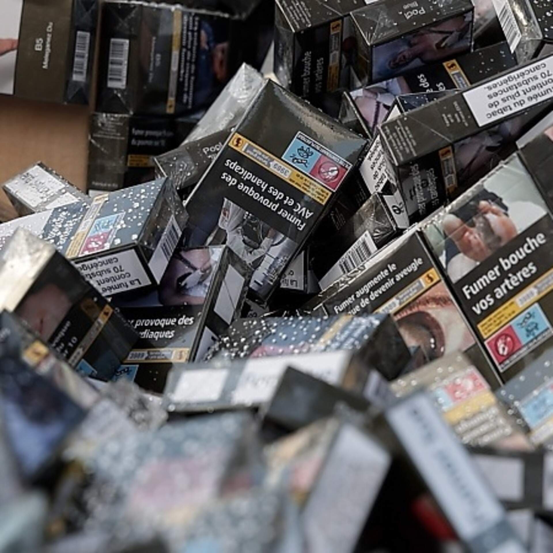euro tobacco benidorm price Price of a pack of cigarettes hi-res stock photography and images