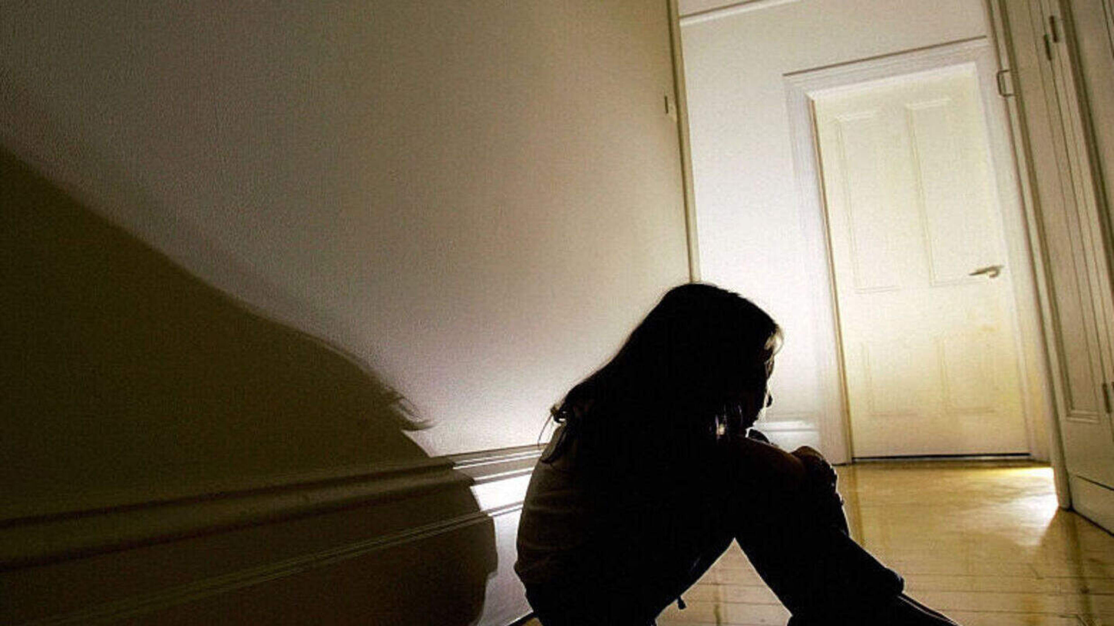 Mother jailed over attack in which she tried to strangle daughter (8) with phone cable and stabbed her more than 70 times