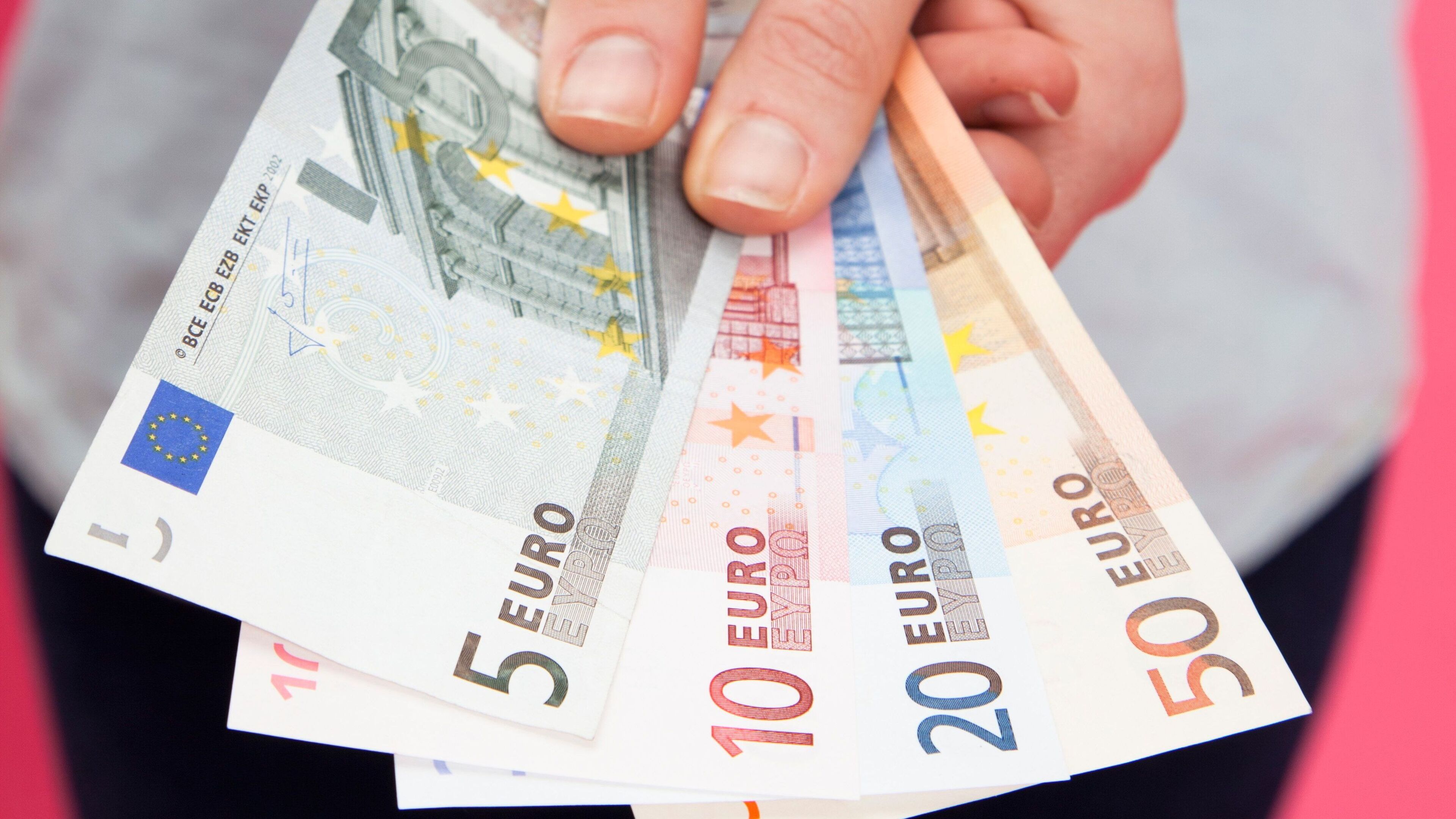 Appeal launched by Wexford service station following use of counterfeit money