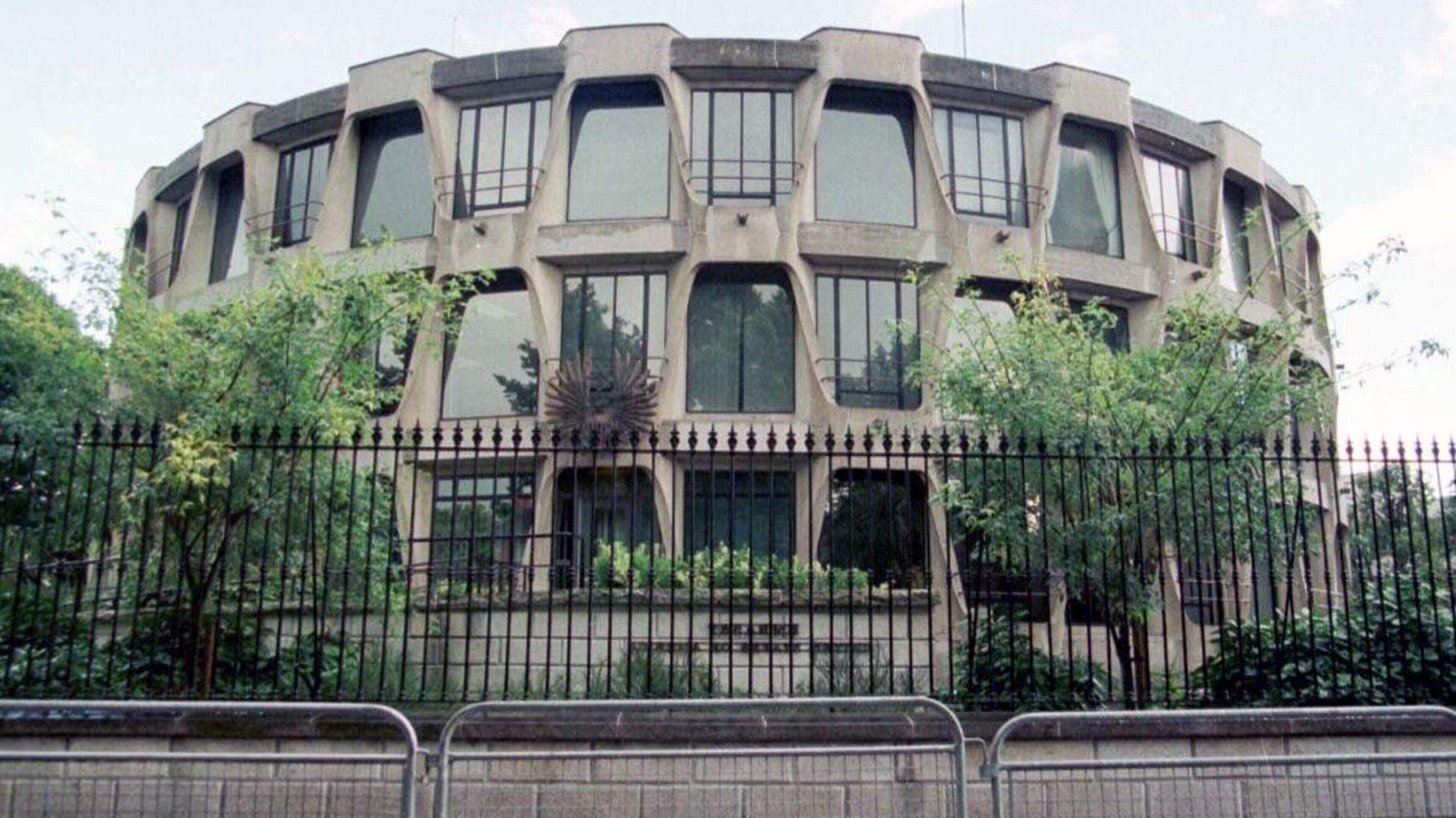 Brazilian man spent night in jail over US embassy row due to solicitors’ strike