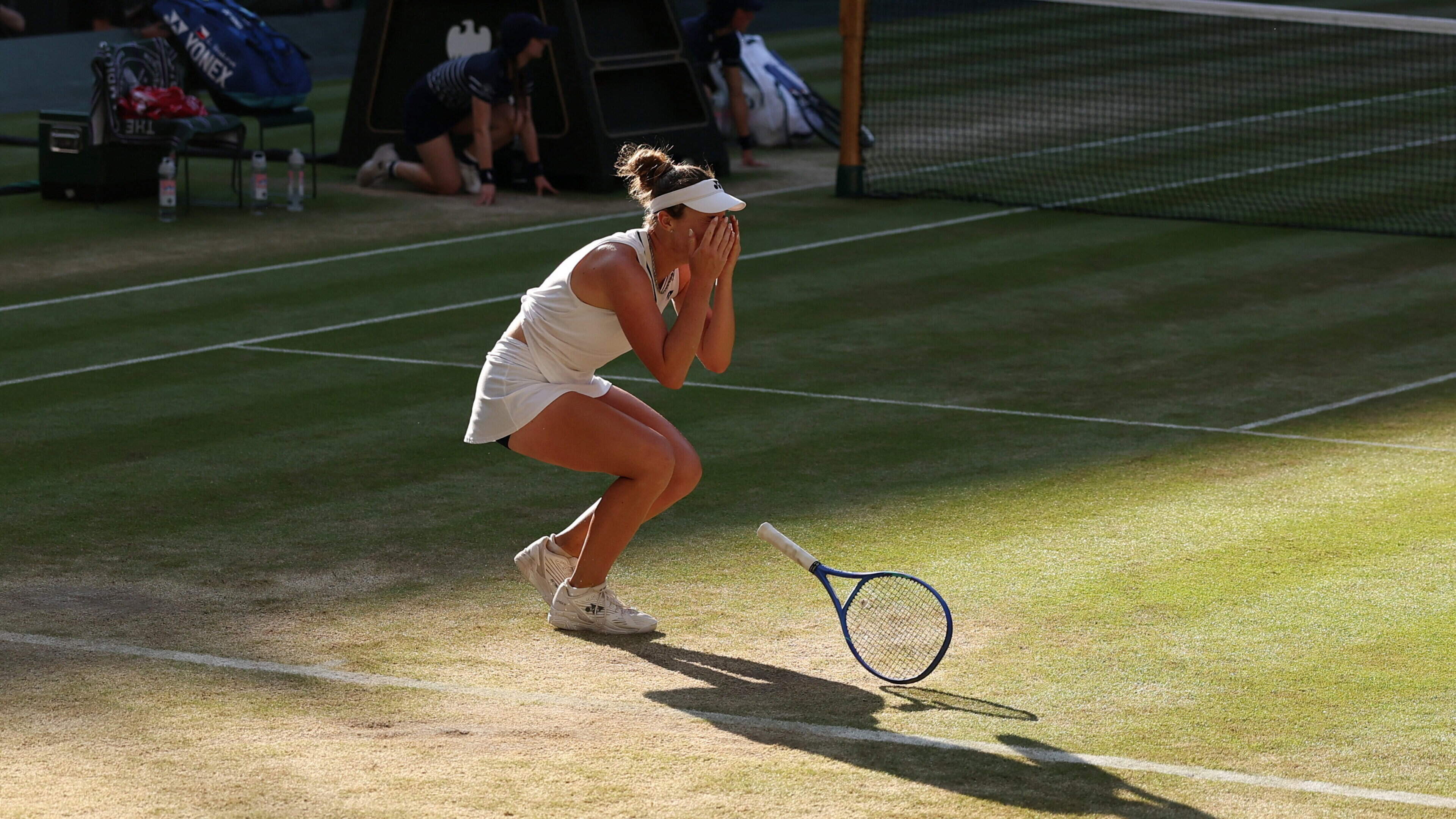 Linda Noskova beats Karolina Muchova in all-Czech women’s final at Wimbledon