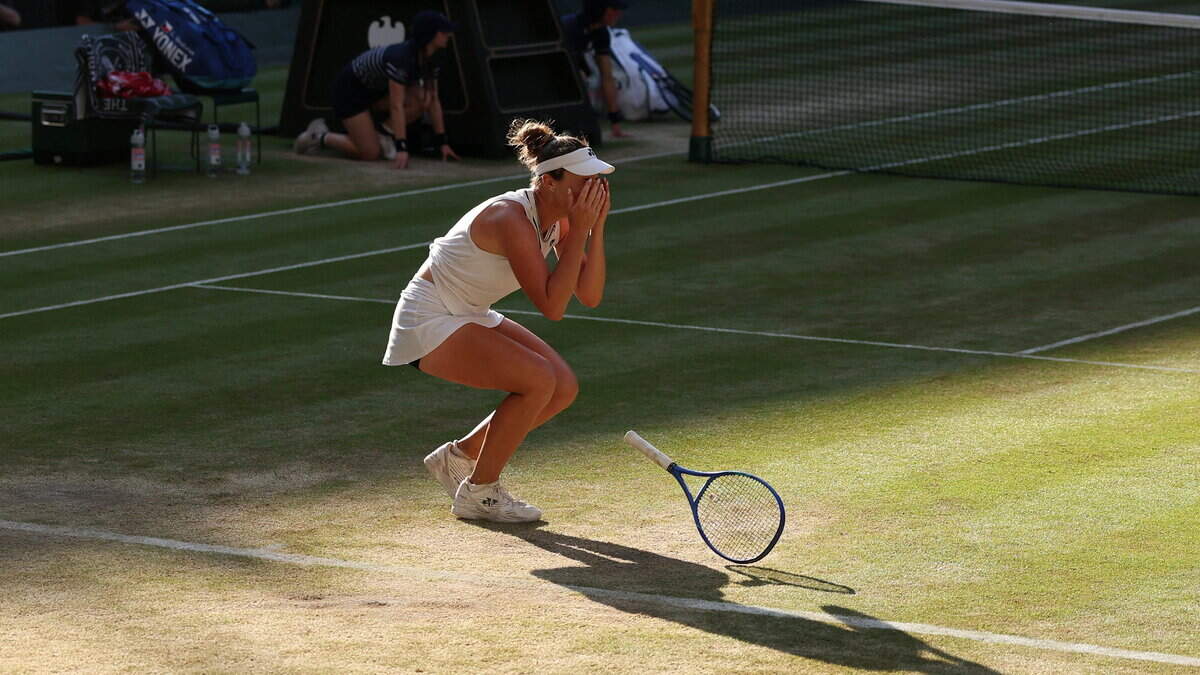 Linda Noskova beats Karolina Muchova in all-Czech women's final at Wimbledon