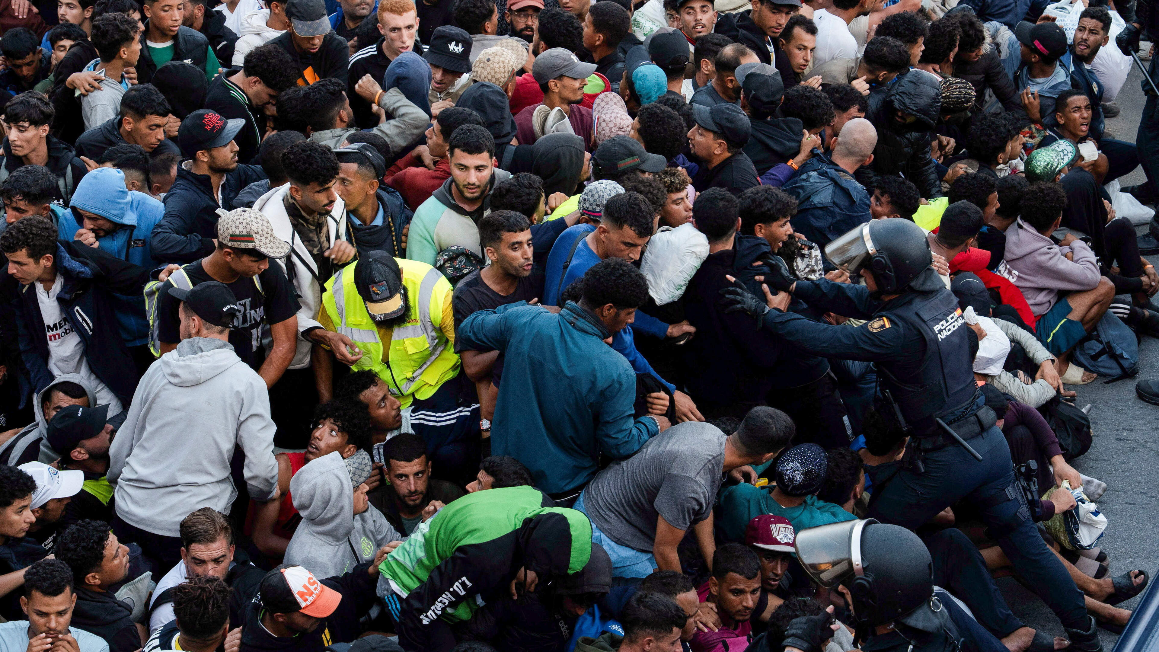 Spanish riot police launch operation to clear Ceuta migrants off beach