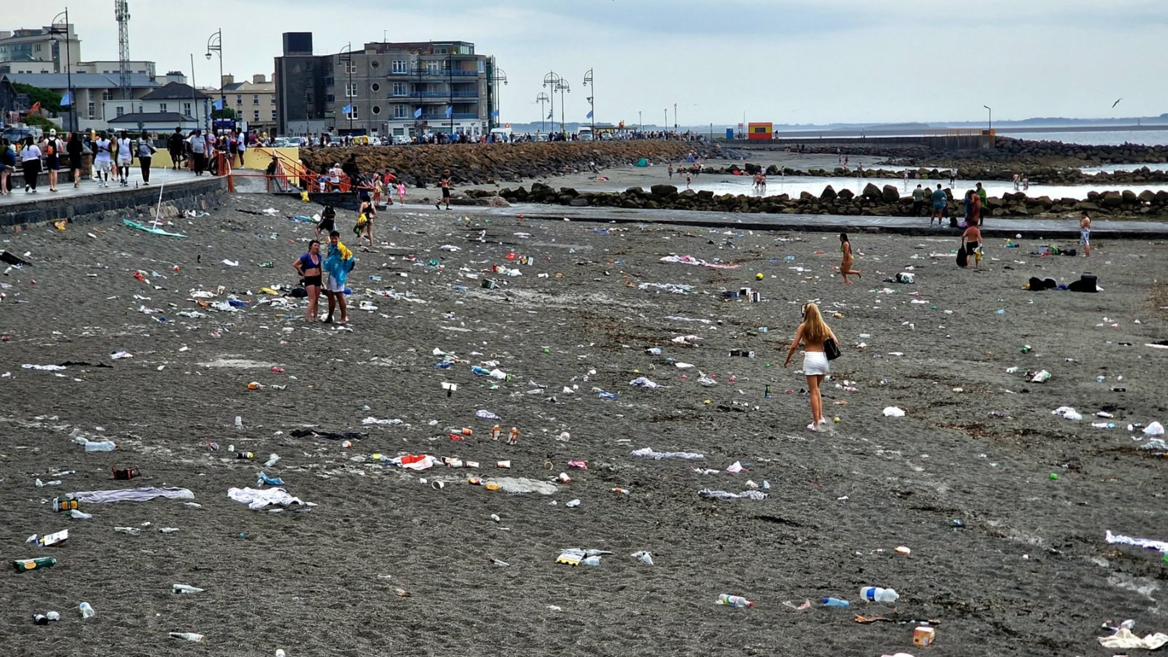 Strangers unite to clean Galway beach after crowds leave trail of litter