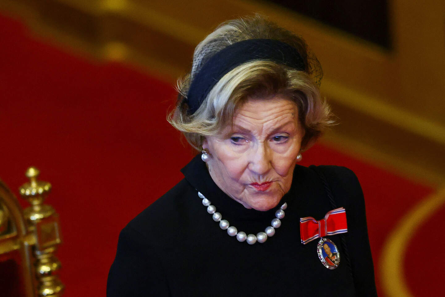 Norway's new king pledges an oath of allegiance as his father lies in state  | Irish Independent