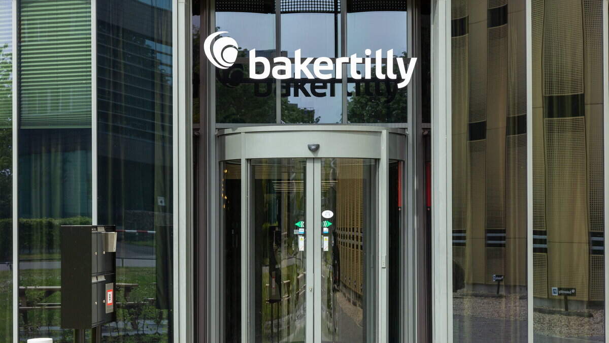 Accountancy investor may borrow $1bn to fund dividend