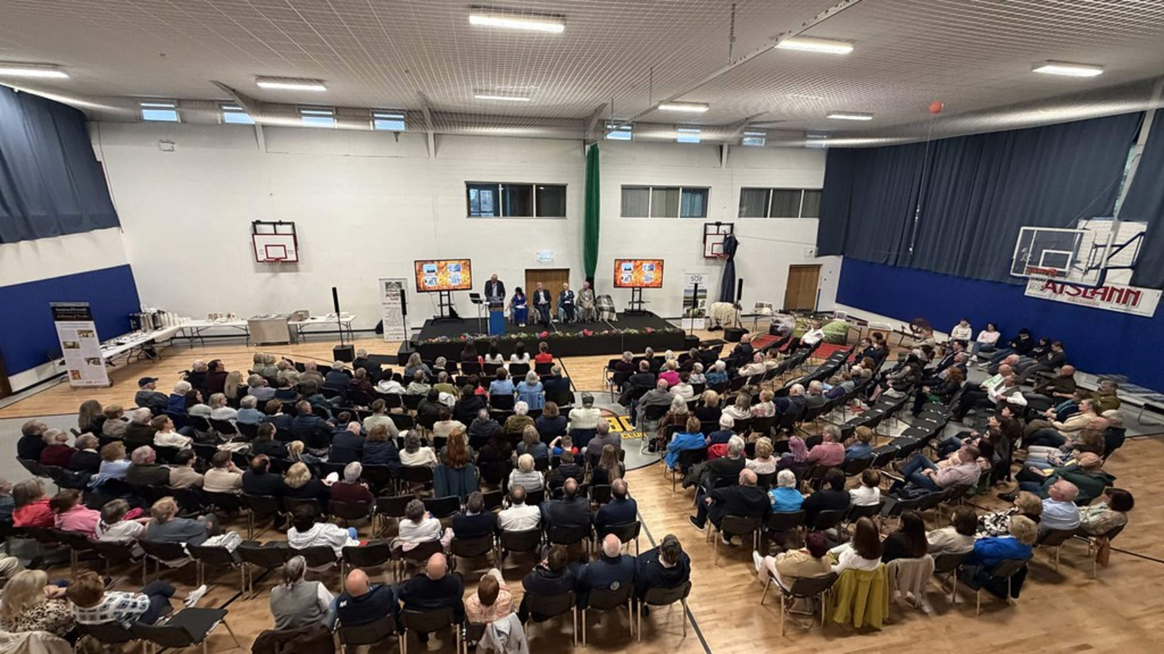Pobal ar fad ag ceiliúradh oidhreacht an bhréidín le seoladh leabhair Teicstílí