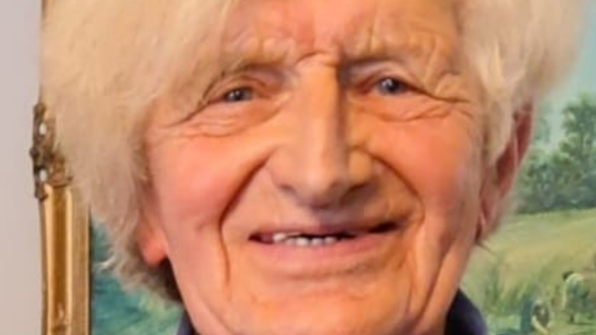 ‘What would the Tánaiste suggest we do if the storms hit again?' – pensioner pleads with Simon Harris over turf-cutting rules