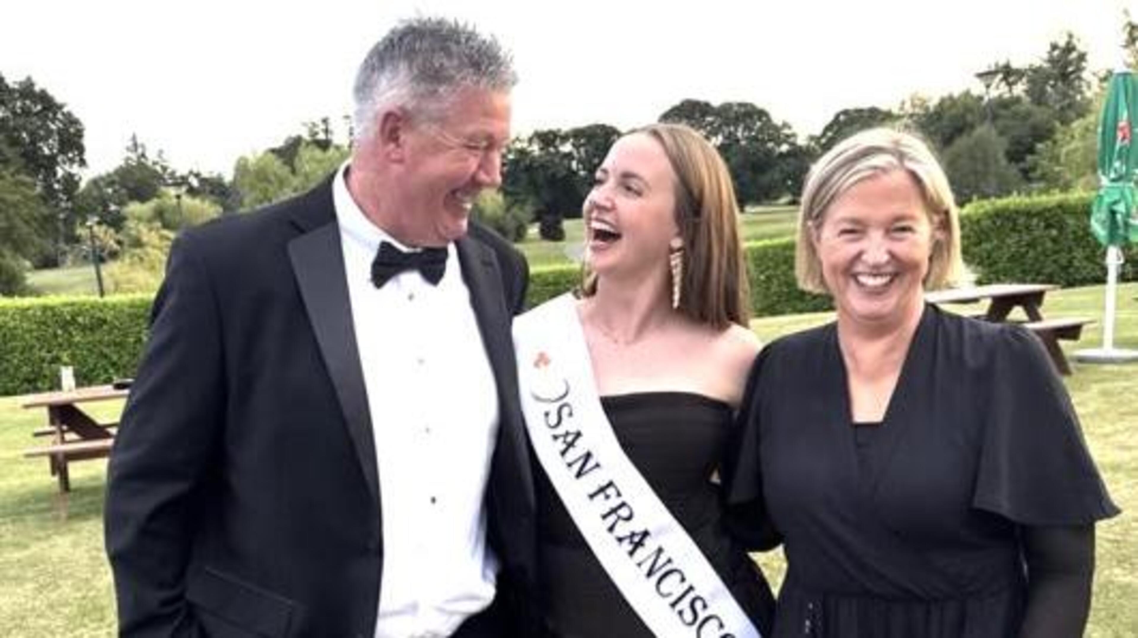 Roses honour late family members as Rose of Tralee opens with ‘emotional’ parades