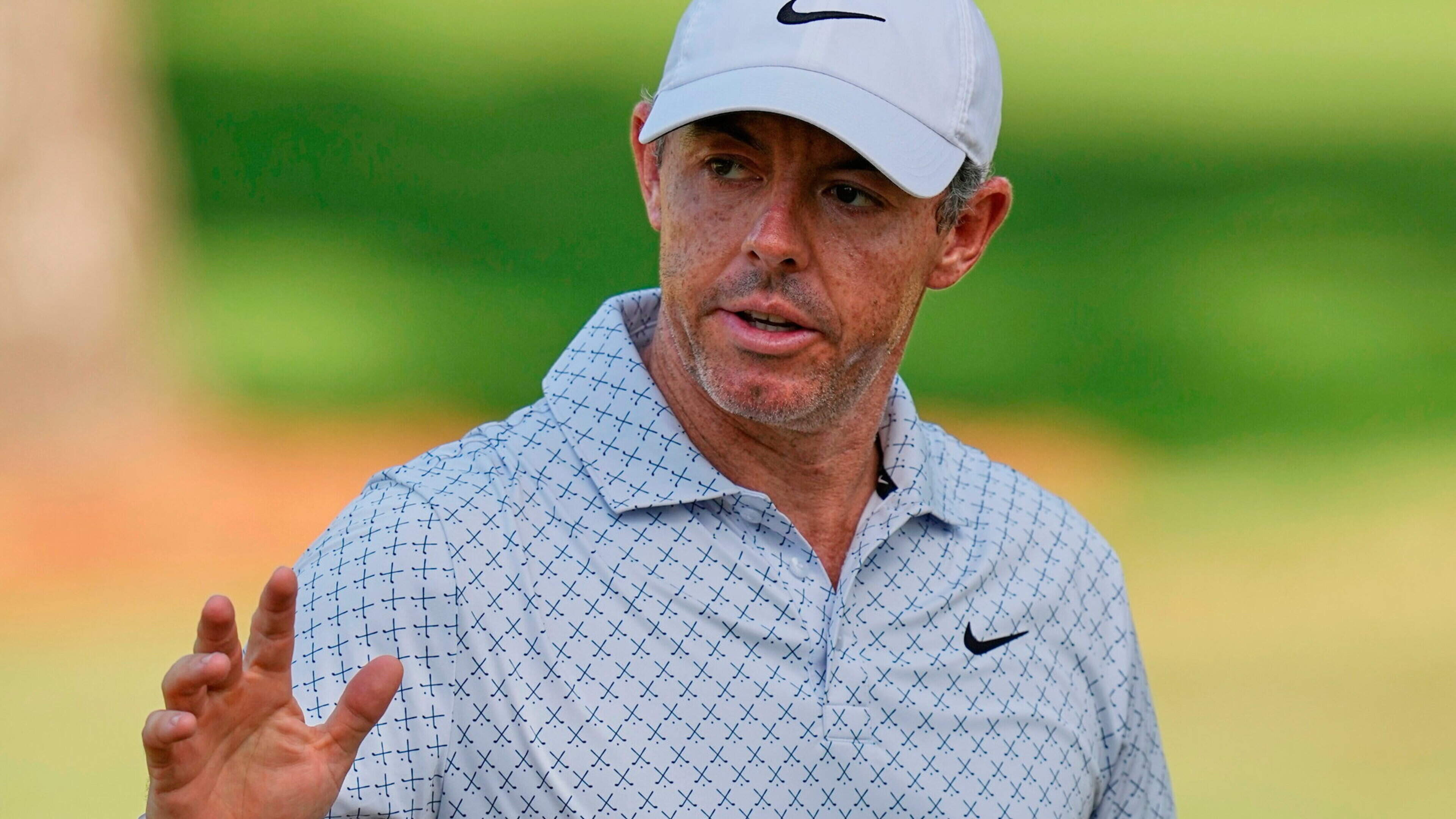 Rory McIlroy makes welcome return to form with stunning 64 in first round of BMW Championship