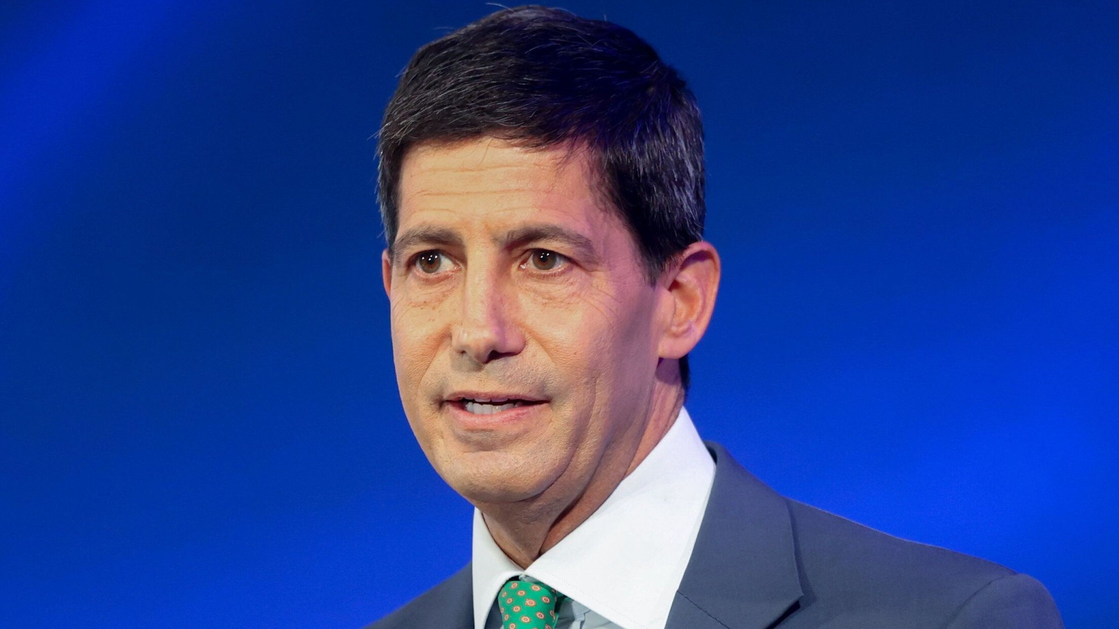 Donald Trump’s repeated phone calls with Fed chairman Kevin Warsh raise questions