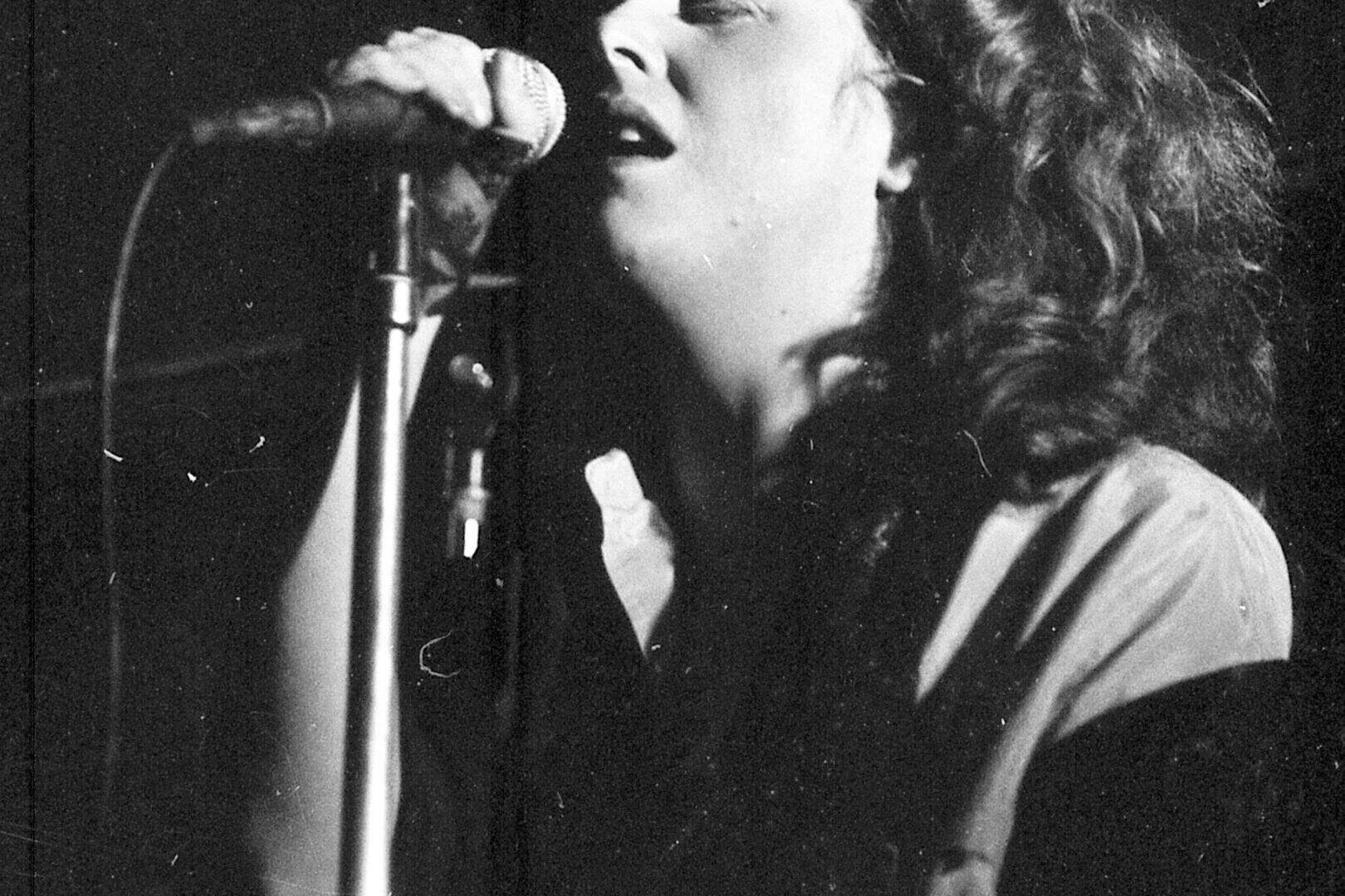 Legendary singer Mary Coughlan holds surprise pop-up gig at Galway ...