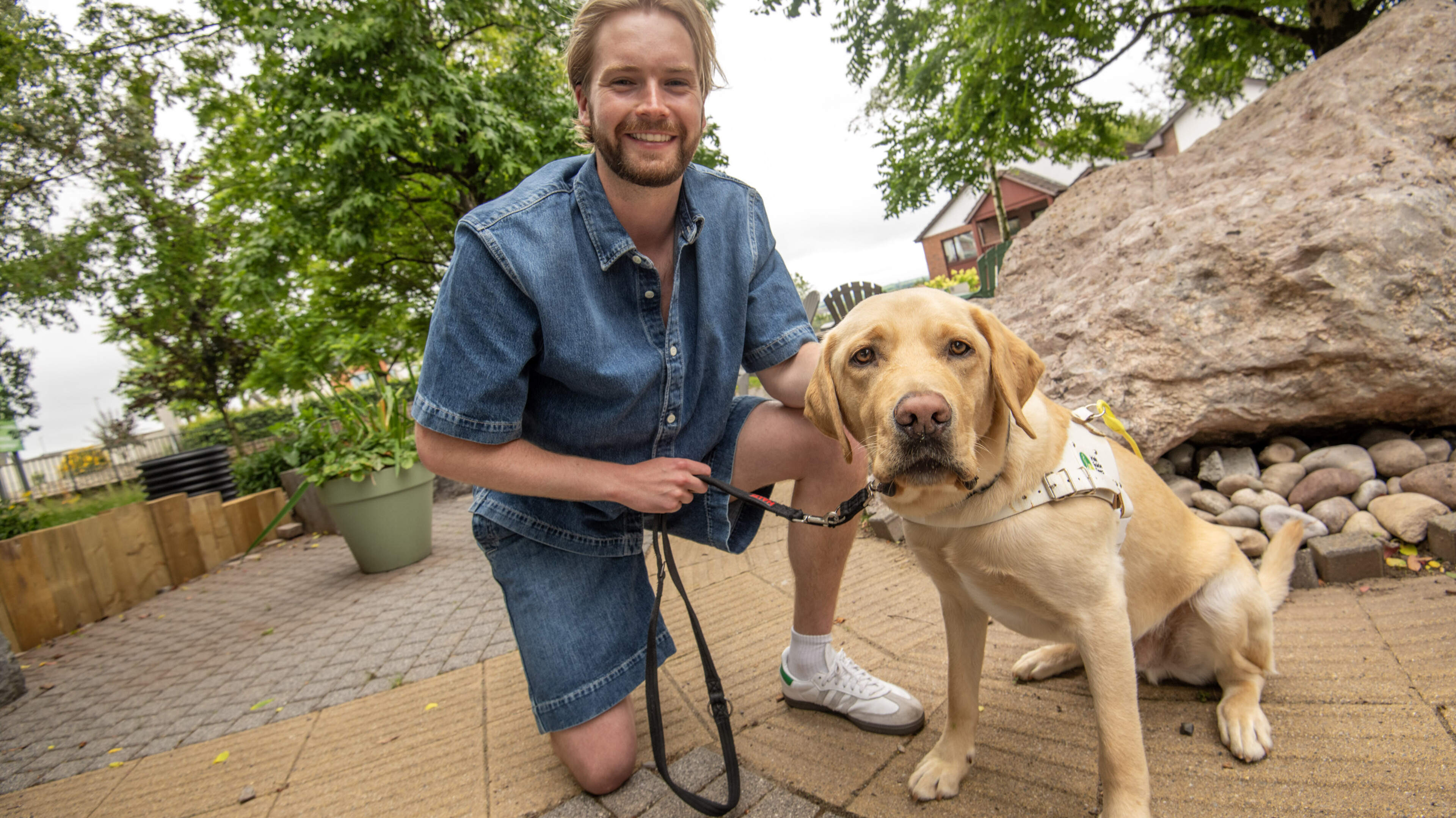 Cork icon Caoimhín Kelleher joins soccer legend in lending his support to the Irish Guide Dogs 
