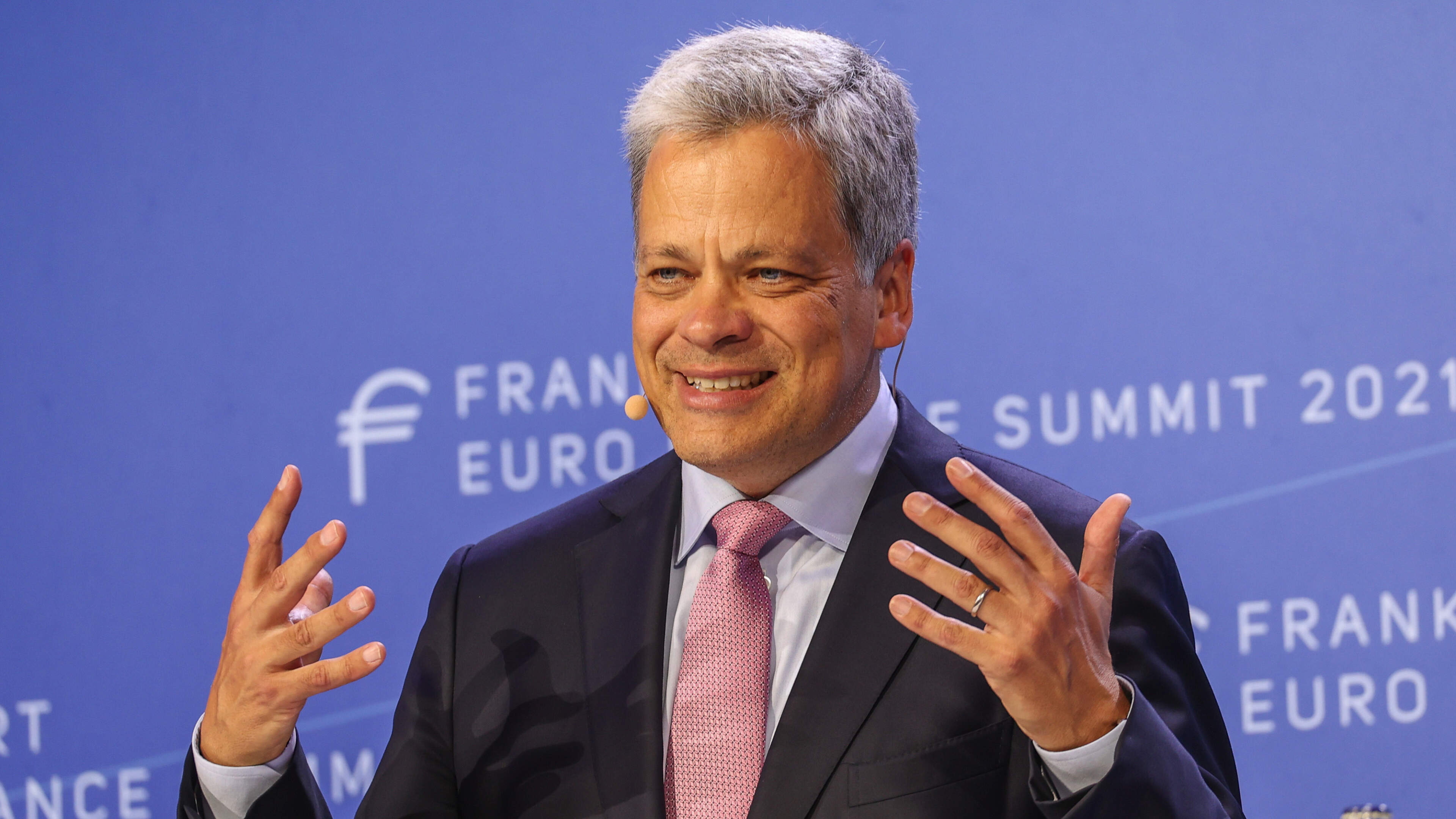 German bank slashes ex-CEO’s bonus by 30pc after learning he had met rival