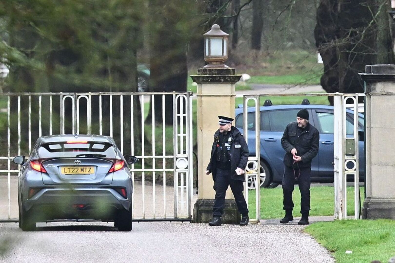 Police continue searches after Andrew Mountbatten-Windsor released from ...