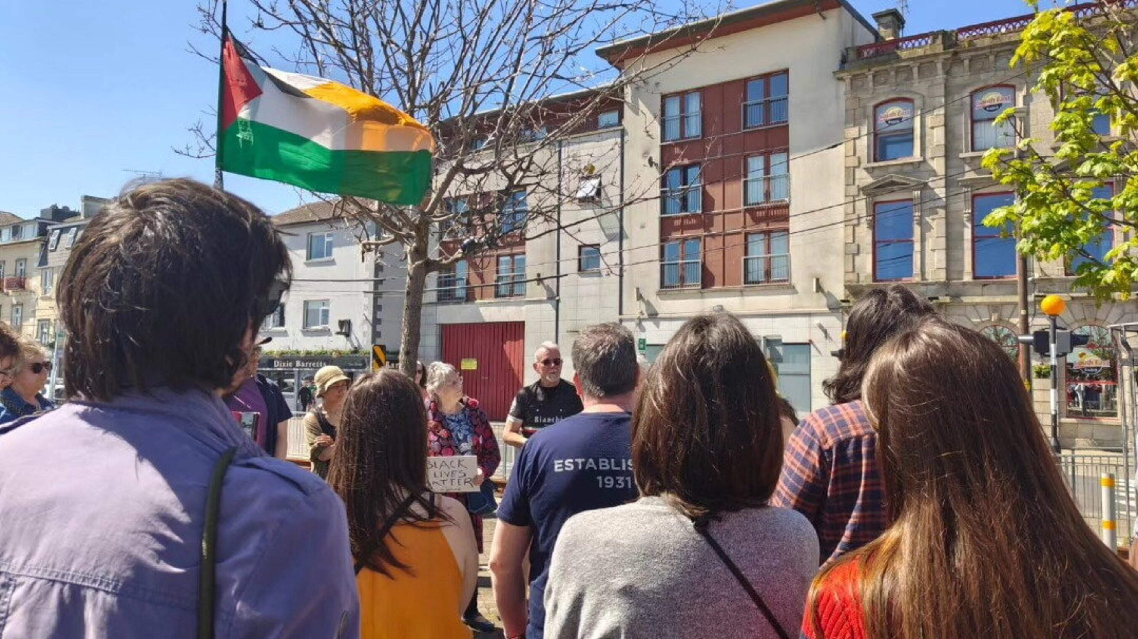 ‘Nobody deserves to die for being suspected of shoplifting’ - Wexford vigil calls for justice for Yves Sakila