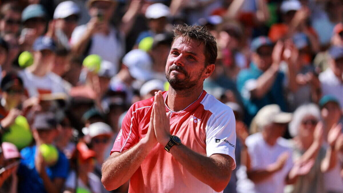 Stan Wawrinka gives emotional farewell at Roland Garros after his last French Open appearance