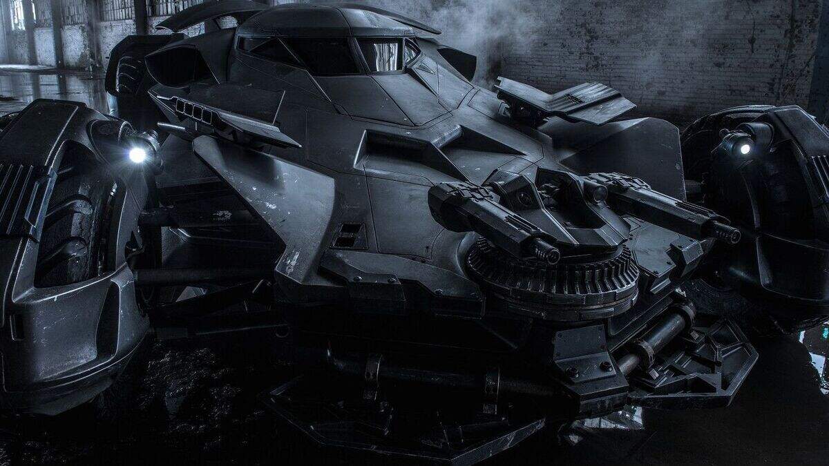 Snyder reveals new Batmobile photo | Irish Independent