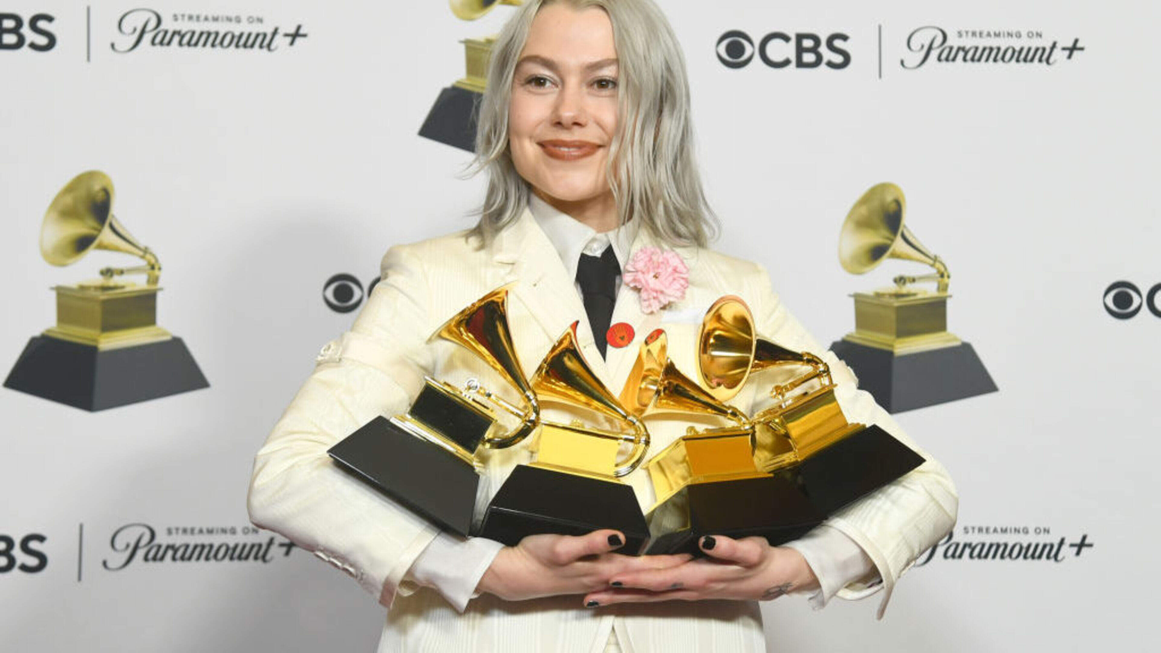 Catherine Prasifka: Phoebe Bridgers is right, it’s time to ban phones from concerts