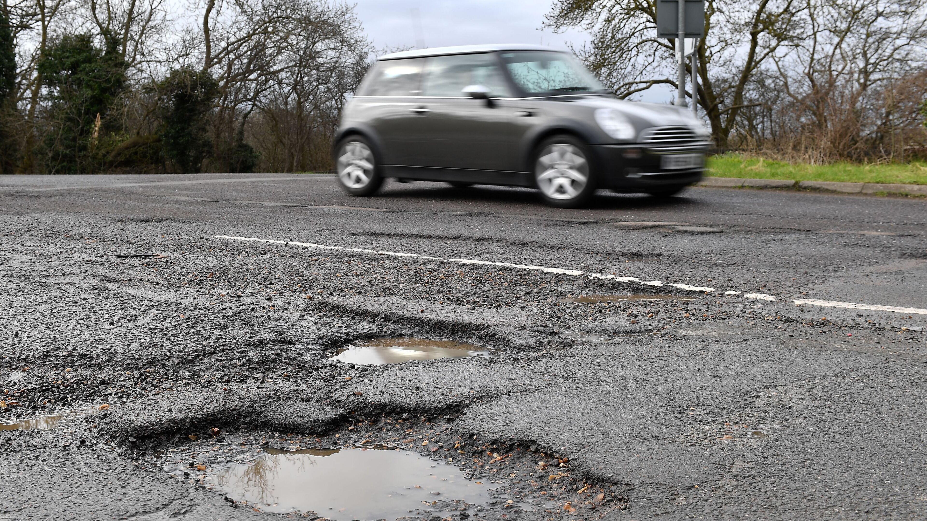 Road users avoiding Tipperary road due to ‘deplorable’ conditions 