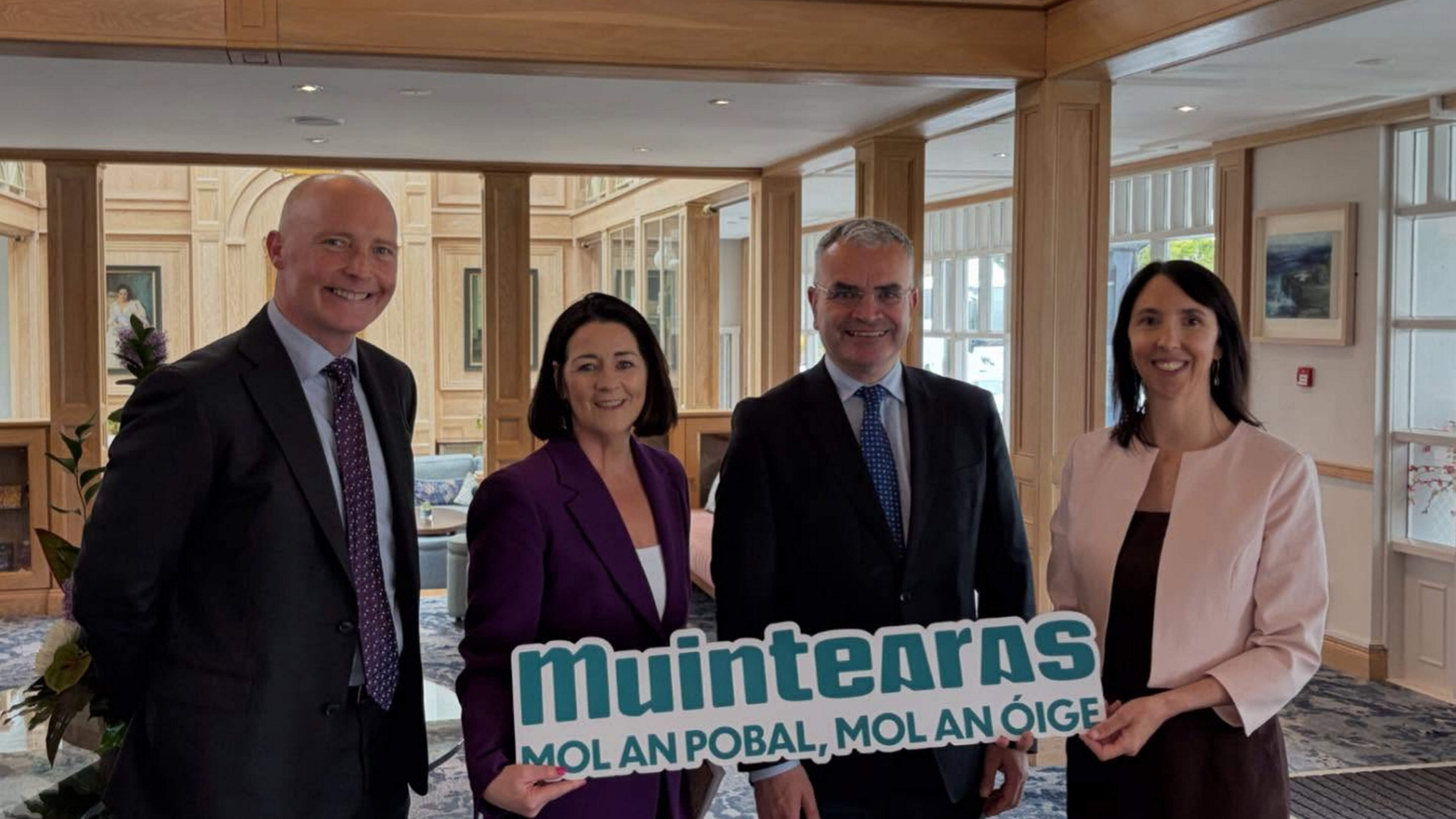 Bronnann an tAire Calleary €5m ar thograí Gaeltachta