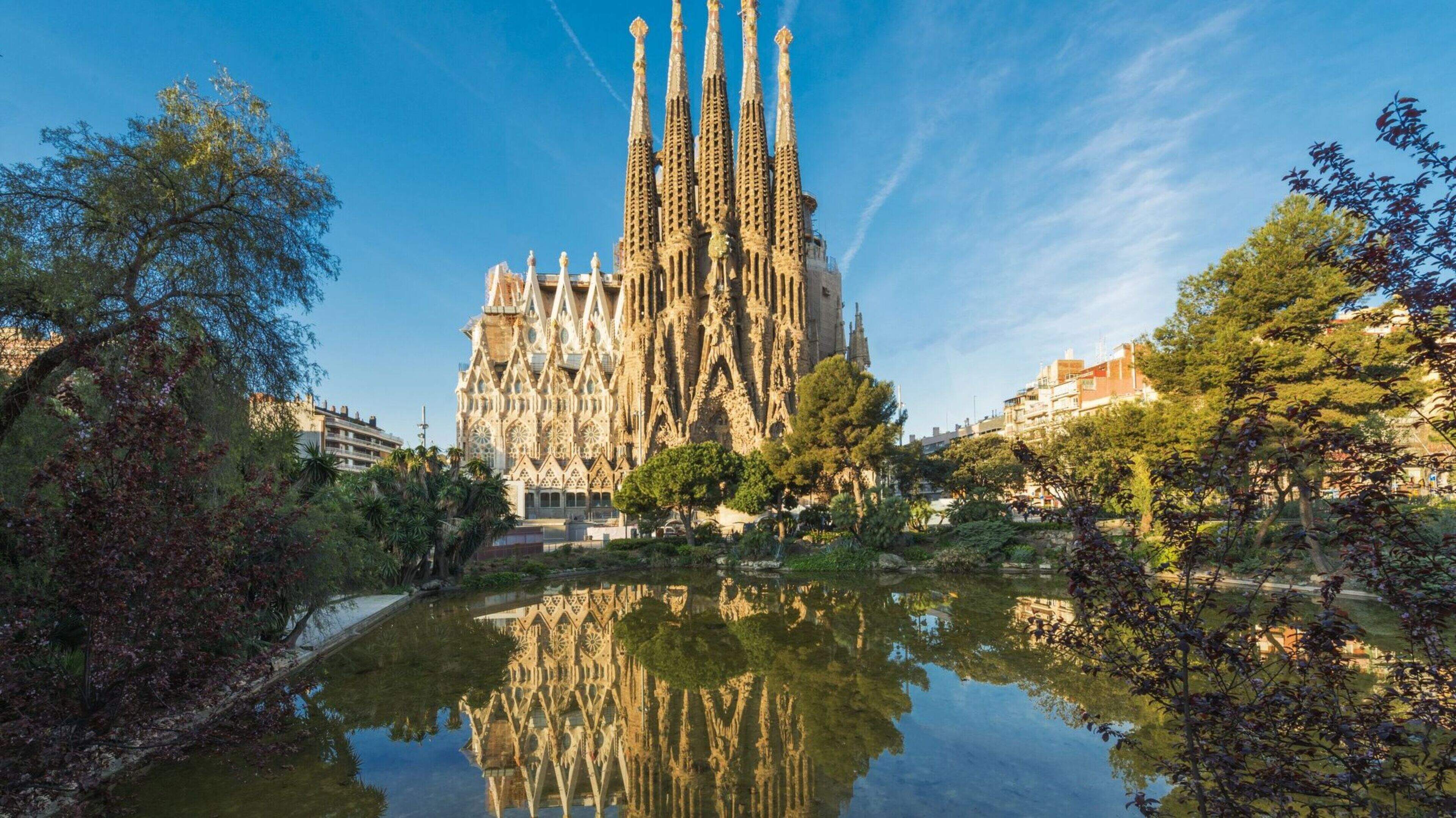 La Sagrada Familia is Gaudi’s masterpiece. It’s also hideous