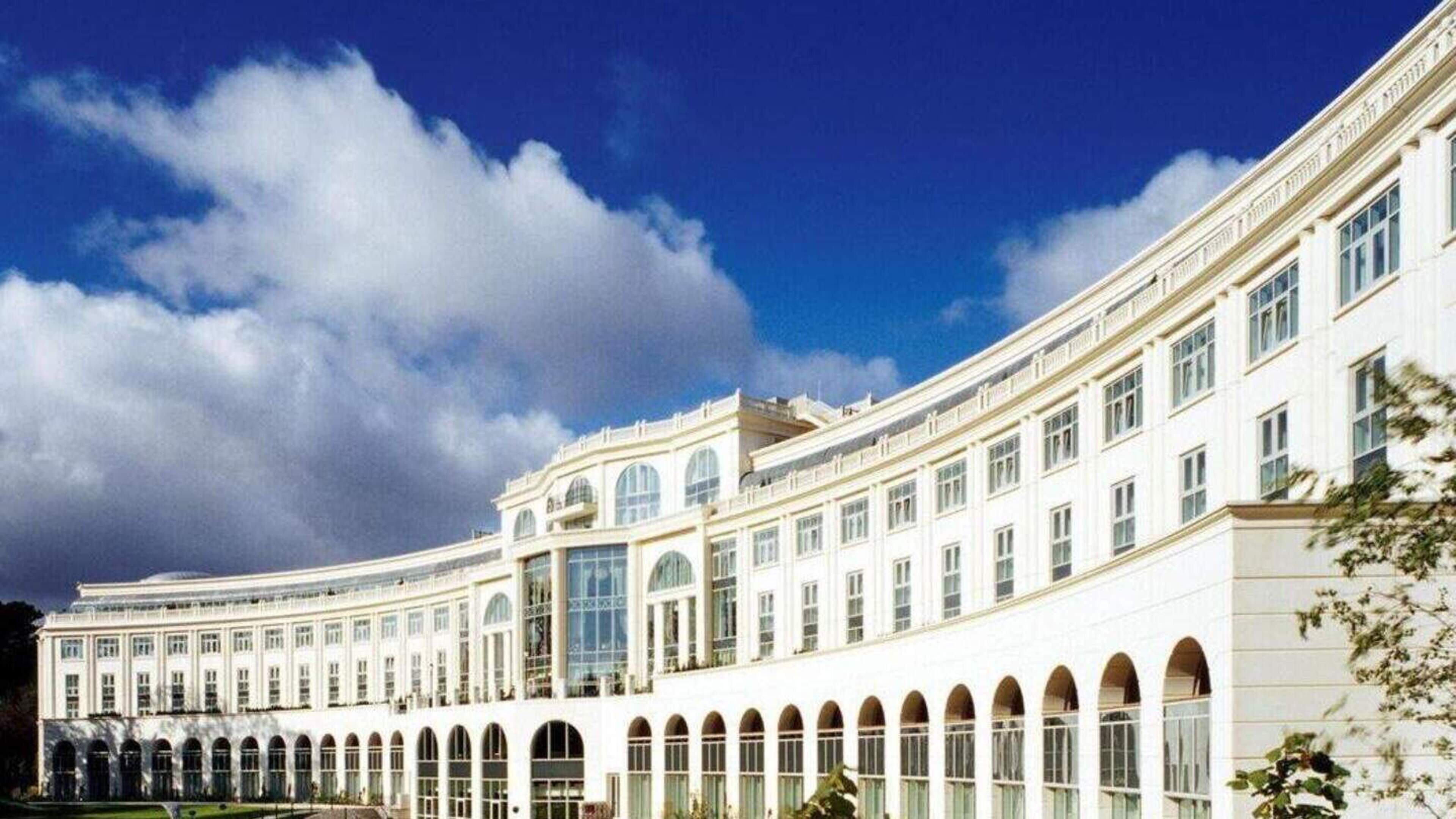 Powerscourt Hotel cancels conference booking of tech billionaires and Trump administration officials amid backlash