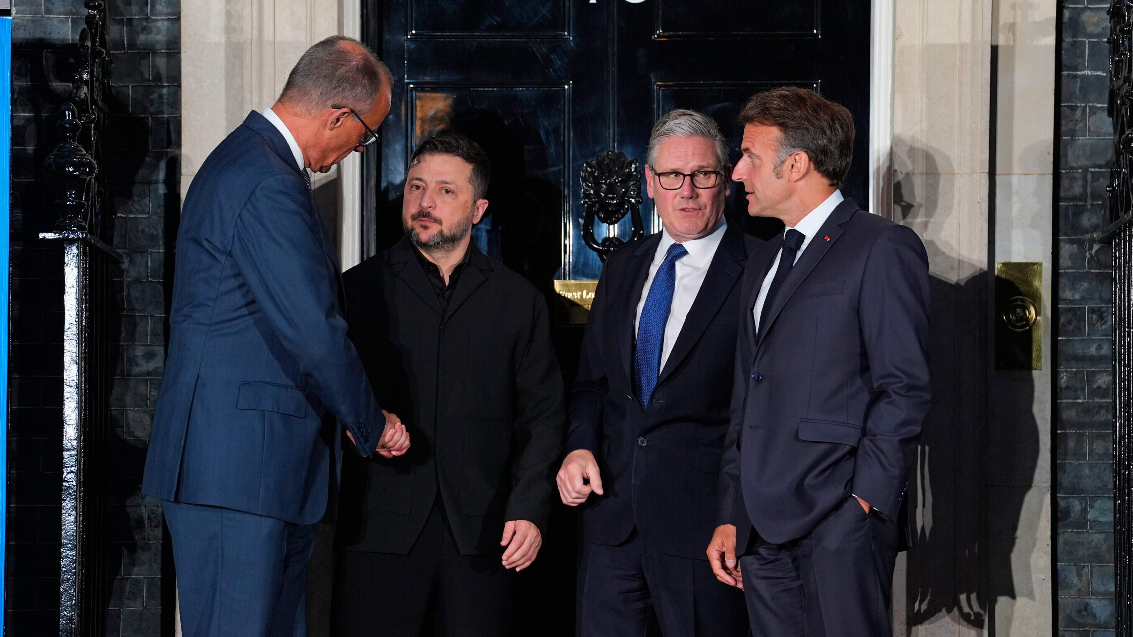 European leaders support Volodymyr Zelensky in call for truce talks