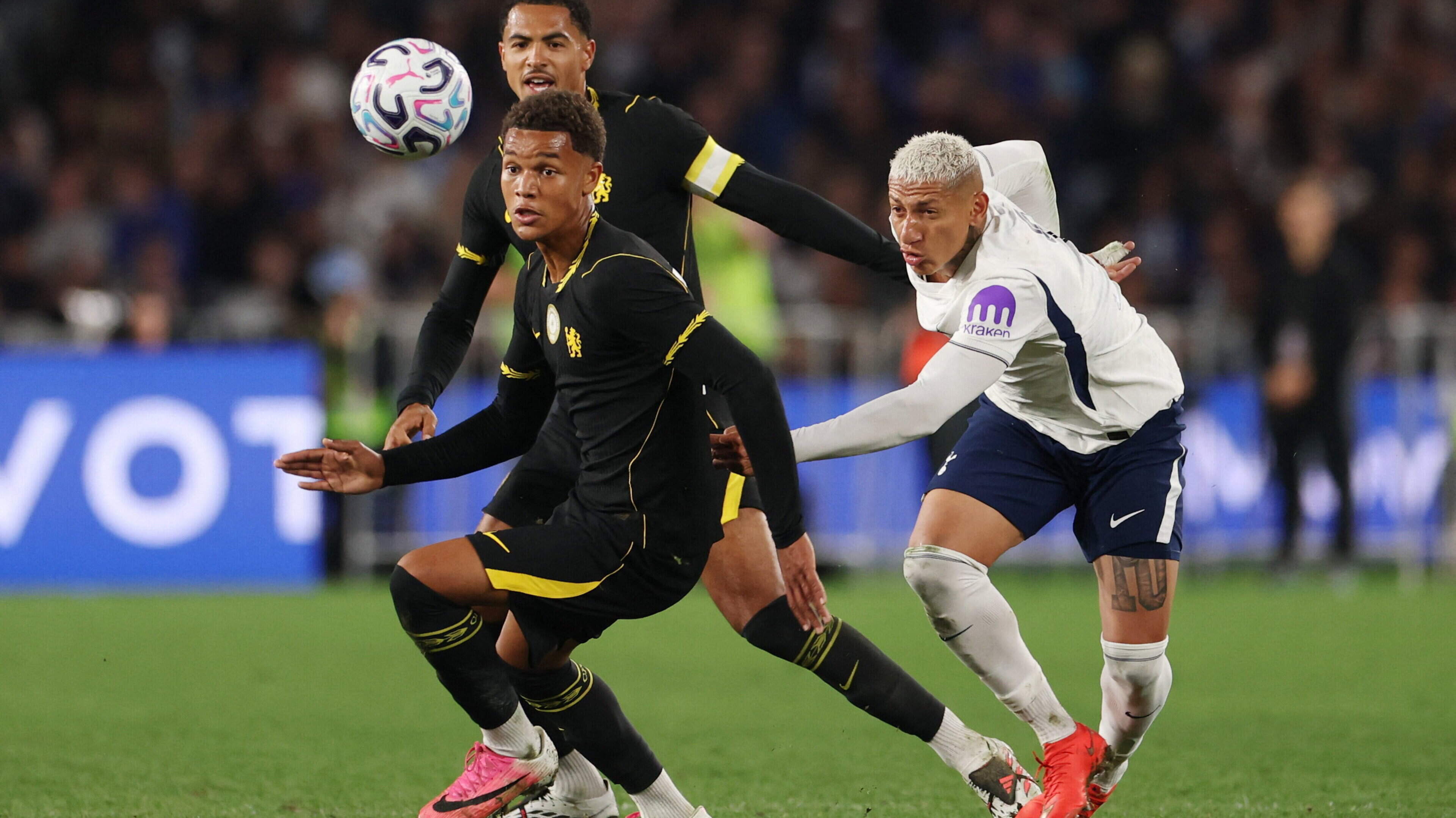 Richardson grabs last-gasp winner as remodelled Tottenham beat Chelsea in Sydney