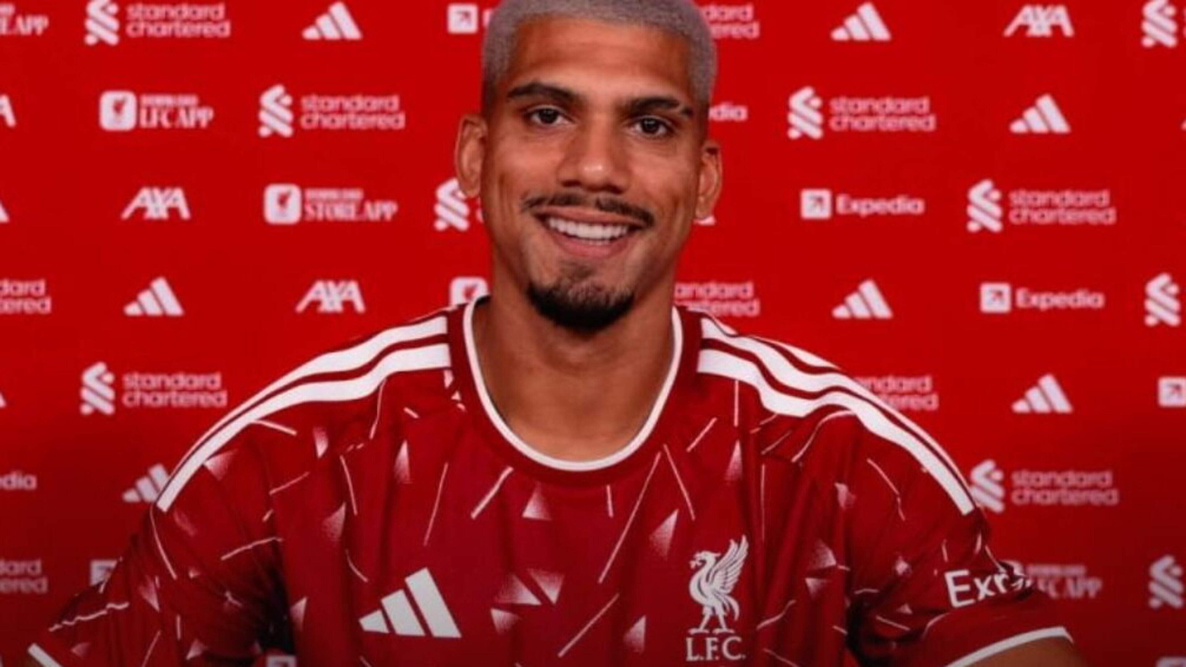 Liverpool given boost in defence as Barcelona star Ronald Araujo joins on loan