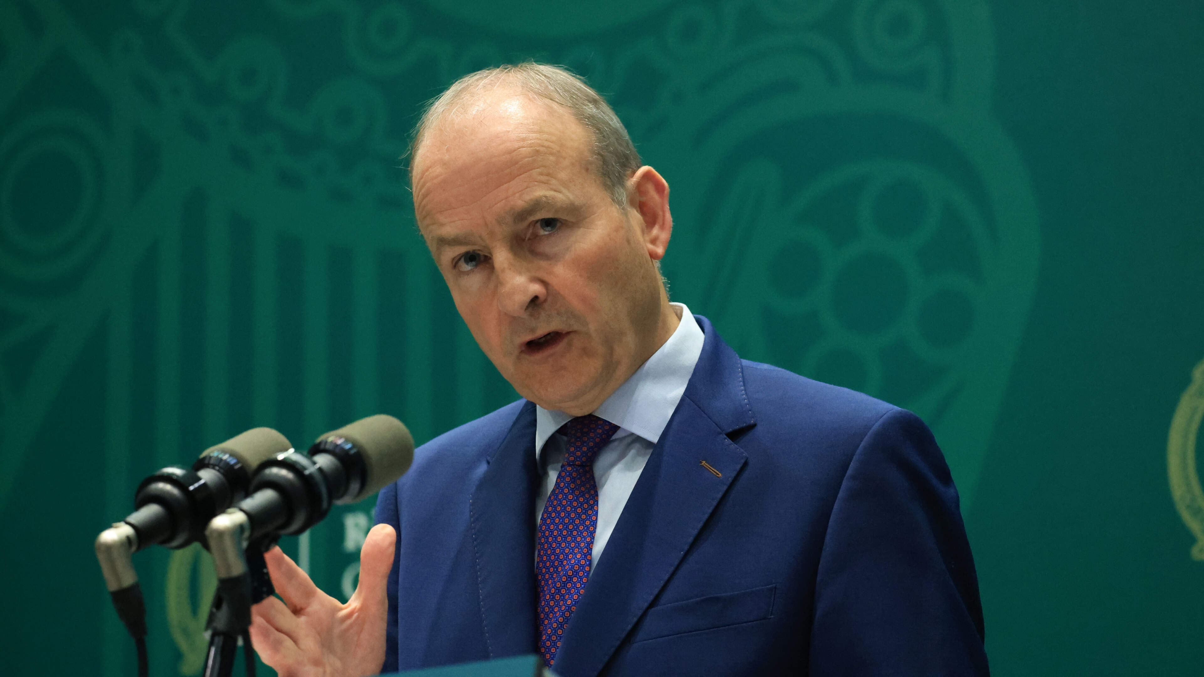 Taoiseach says number of vape shops on streets should be restricted as he favours all-out ban