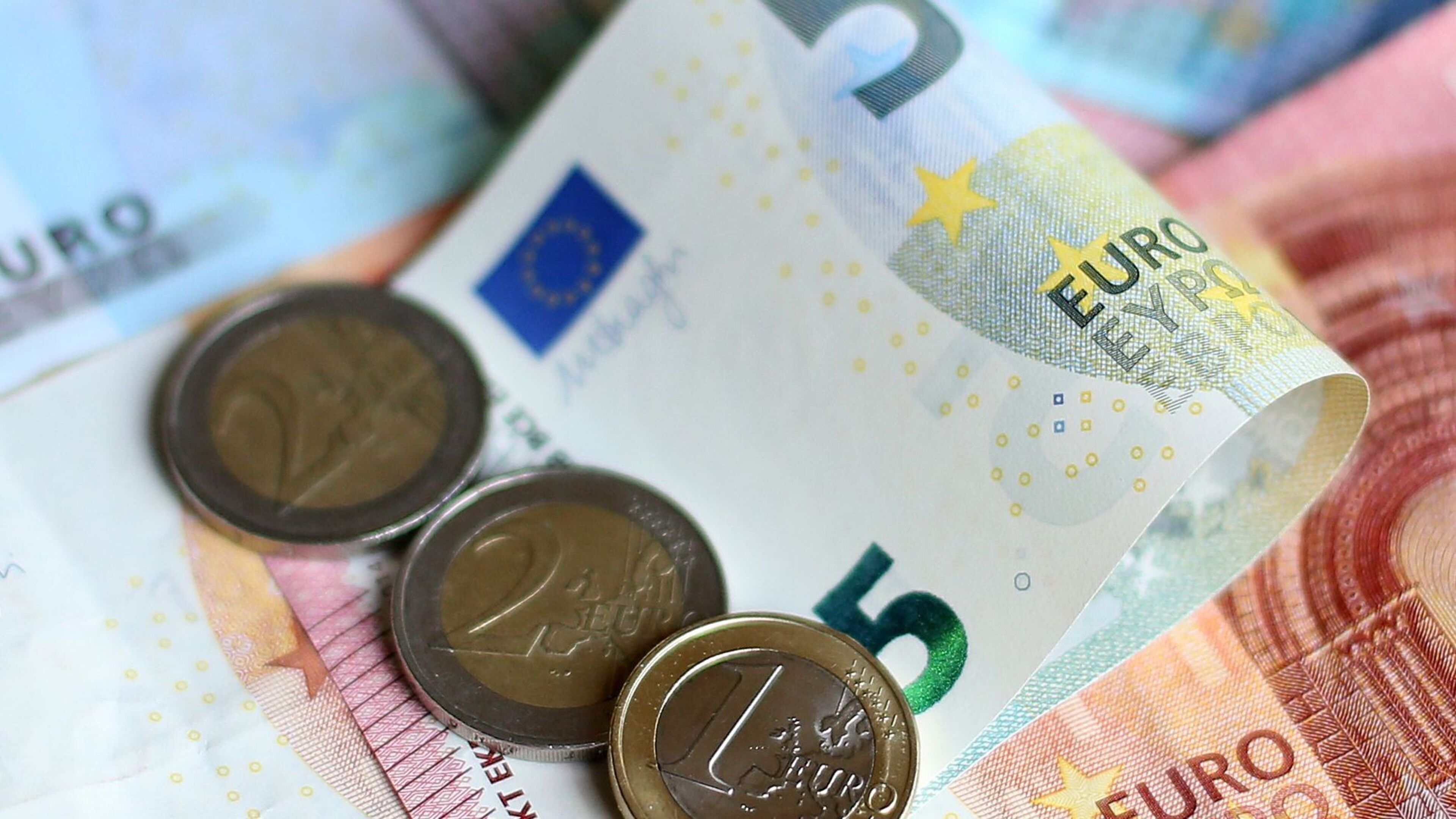 ESRI warns about ‘concerning’ gap as Irish firms seek fewer bank loans than EU peers