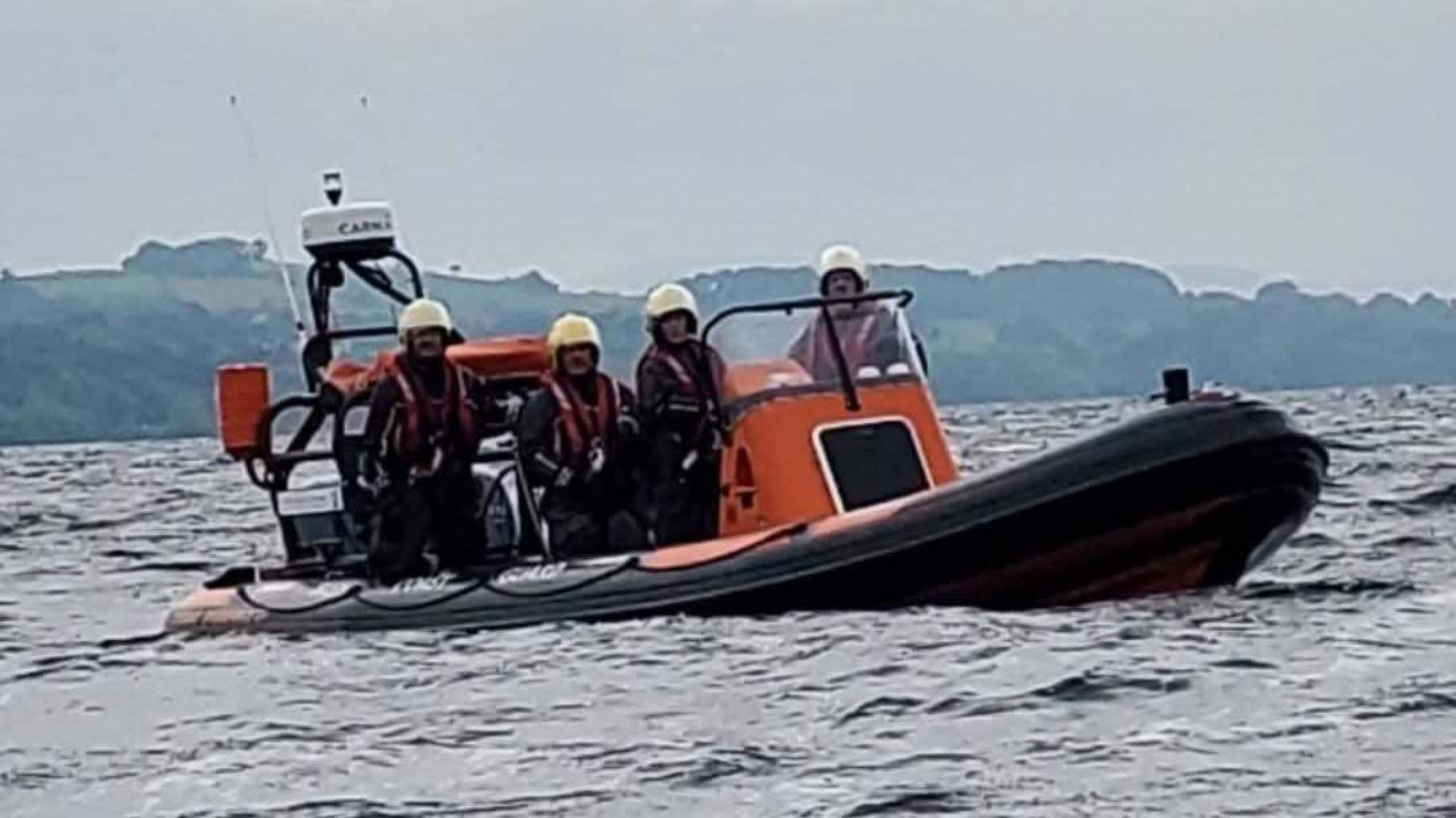 17-foot powerboat stuck on Clare coastline during strong winds towed free by coast guard 