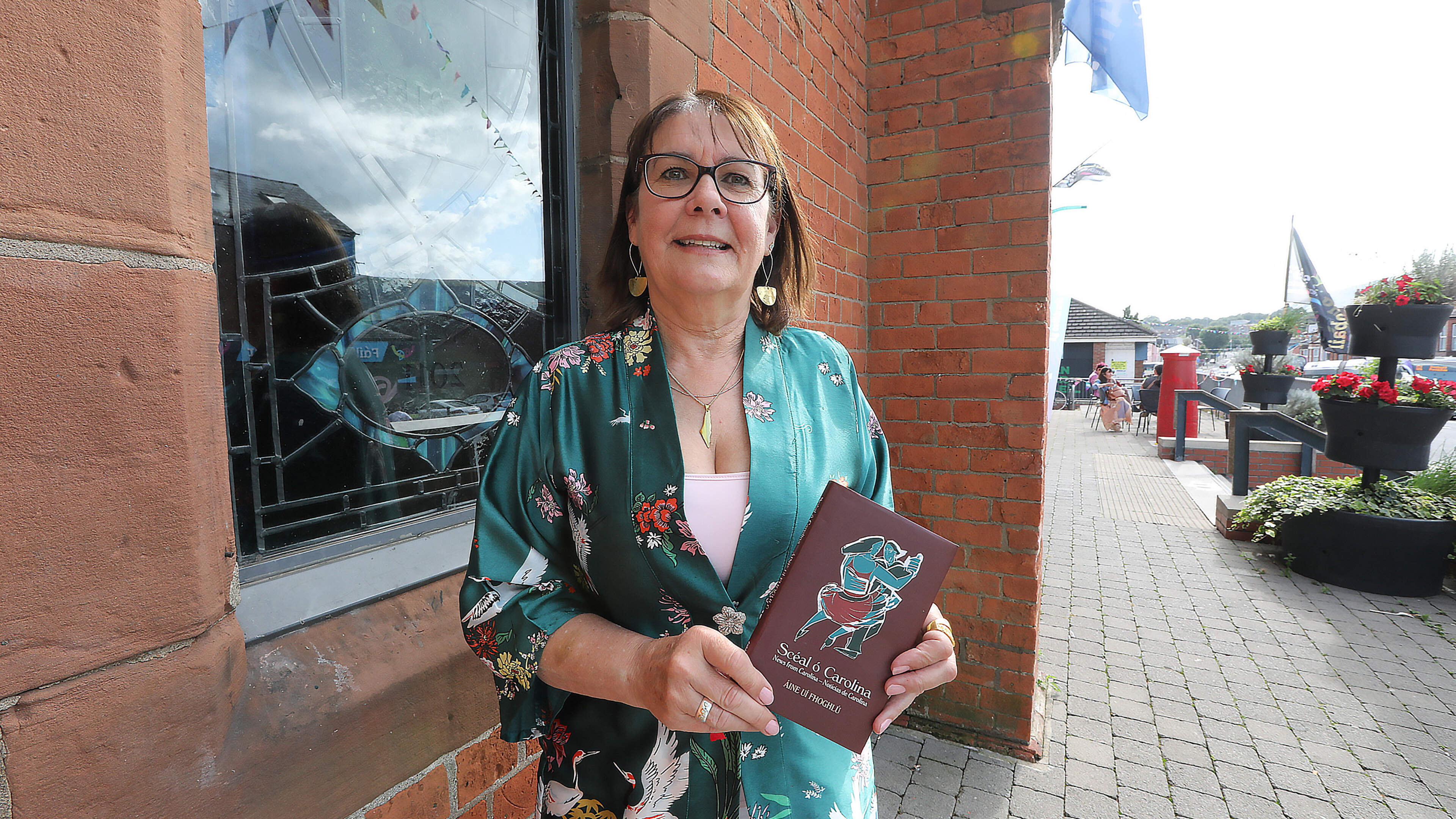 Aistear Áine ar thóir tuismitheoirí baistí a spreag leabhar filíochta