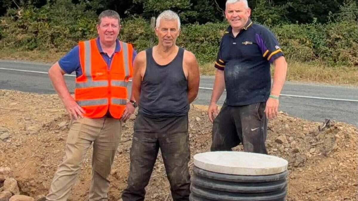 Community spirit flows as volunteers roll up sleeves to tackle drainage in Ballindaggin