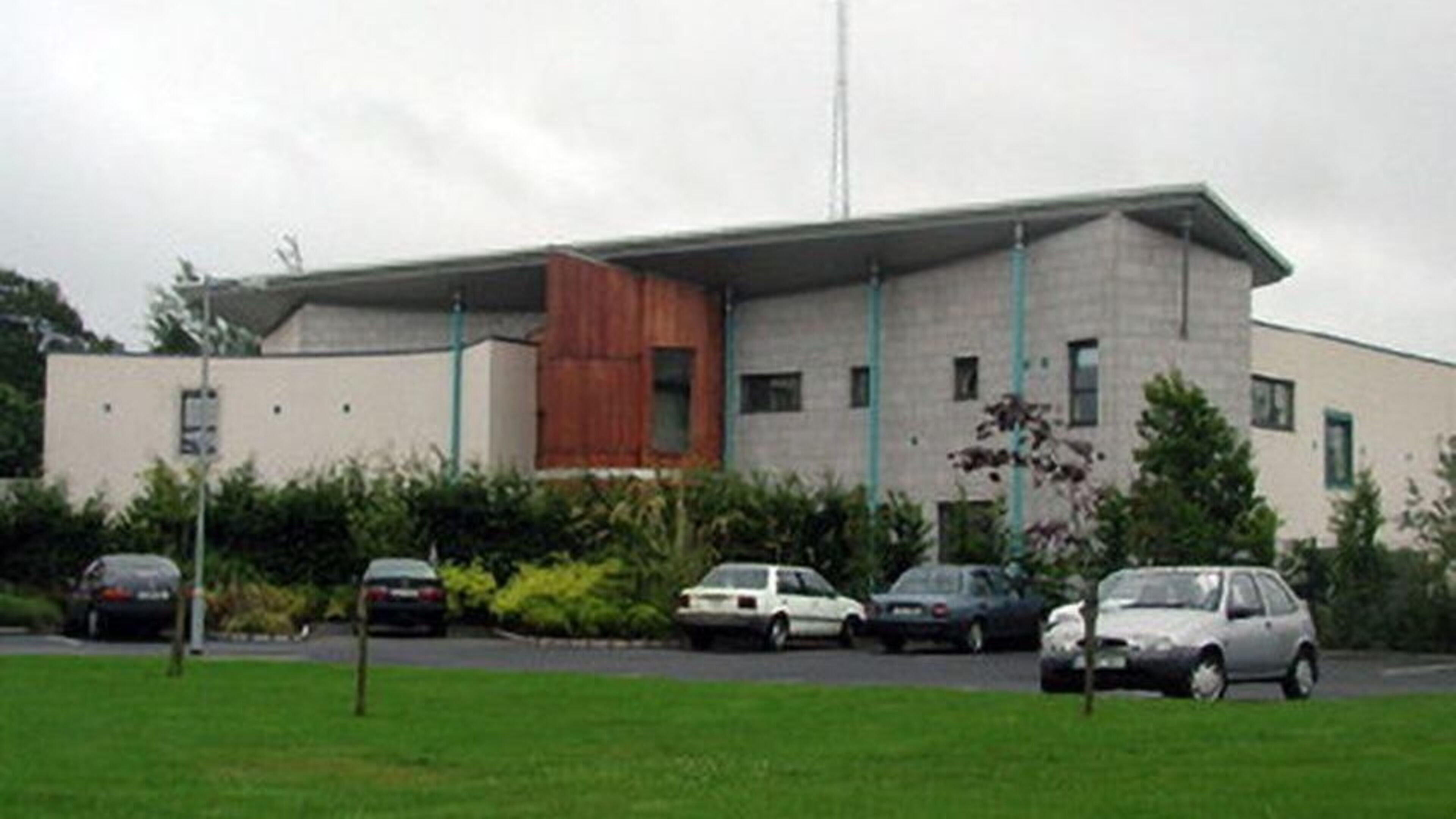 Circuit Court in Leitrim disrupted as dispute between solicitors and the Minister of Justice continues 