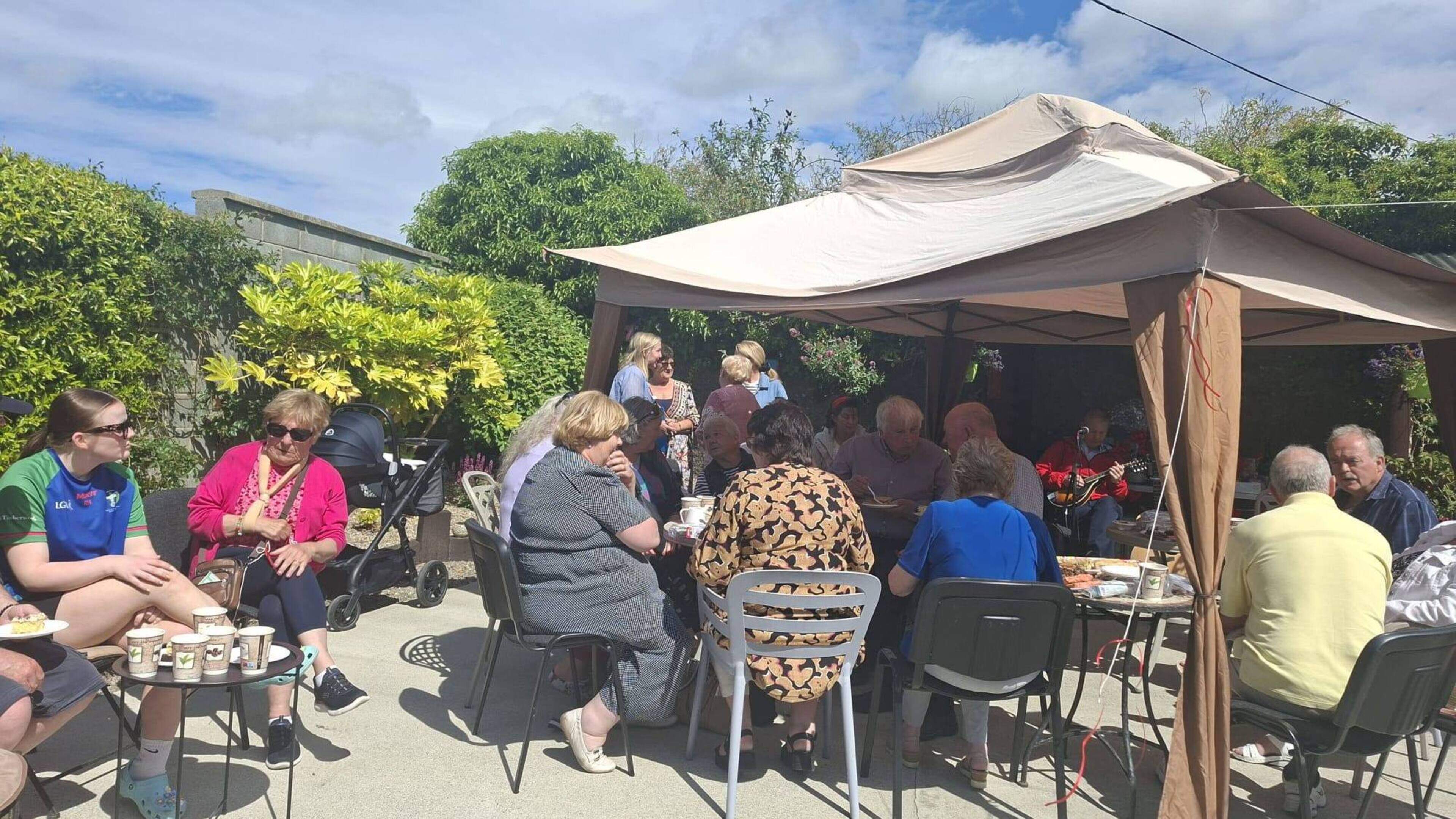 €2,500 added to campaign for Wicklow teacher’s life-saving surgery in US through coffee morning