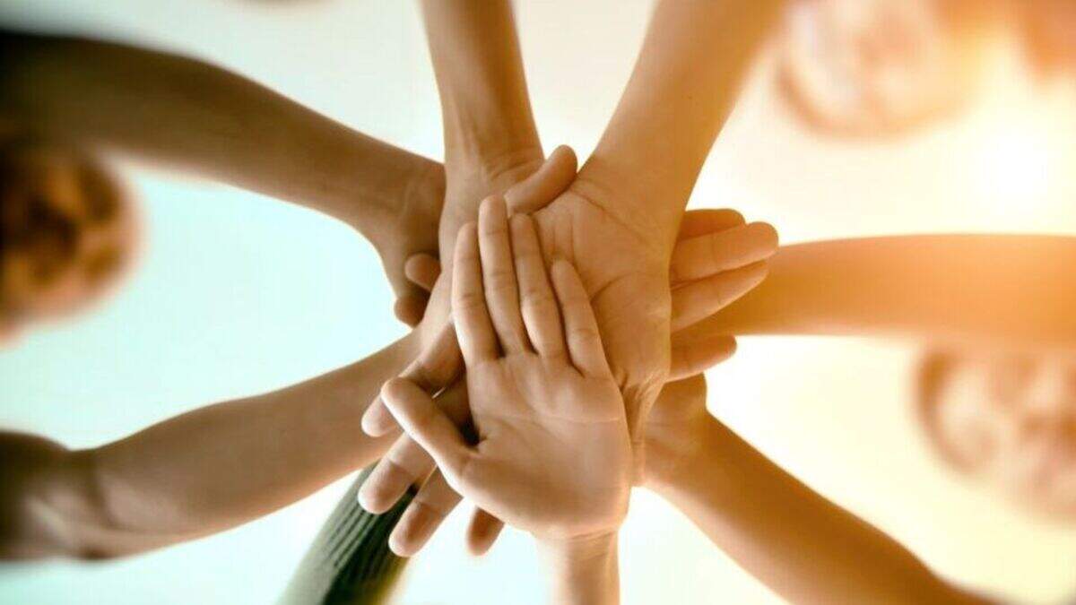 Scientists finally uncover why most of us favour our right hand