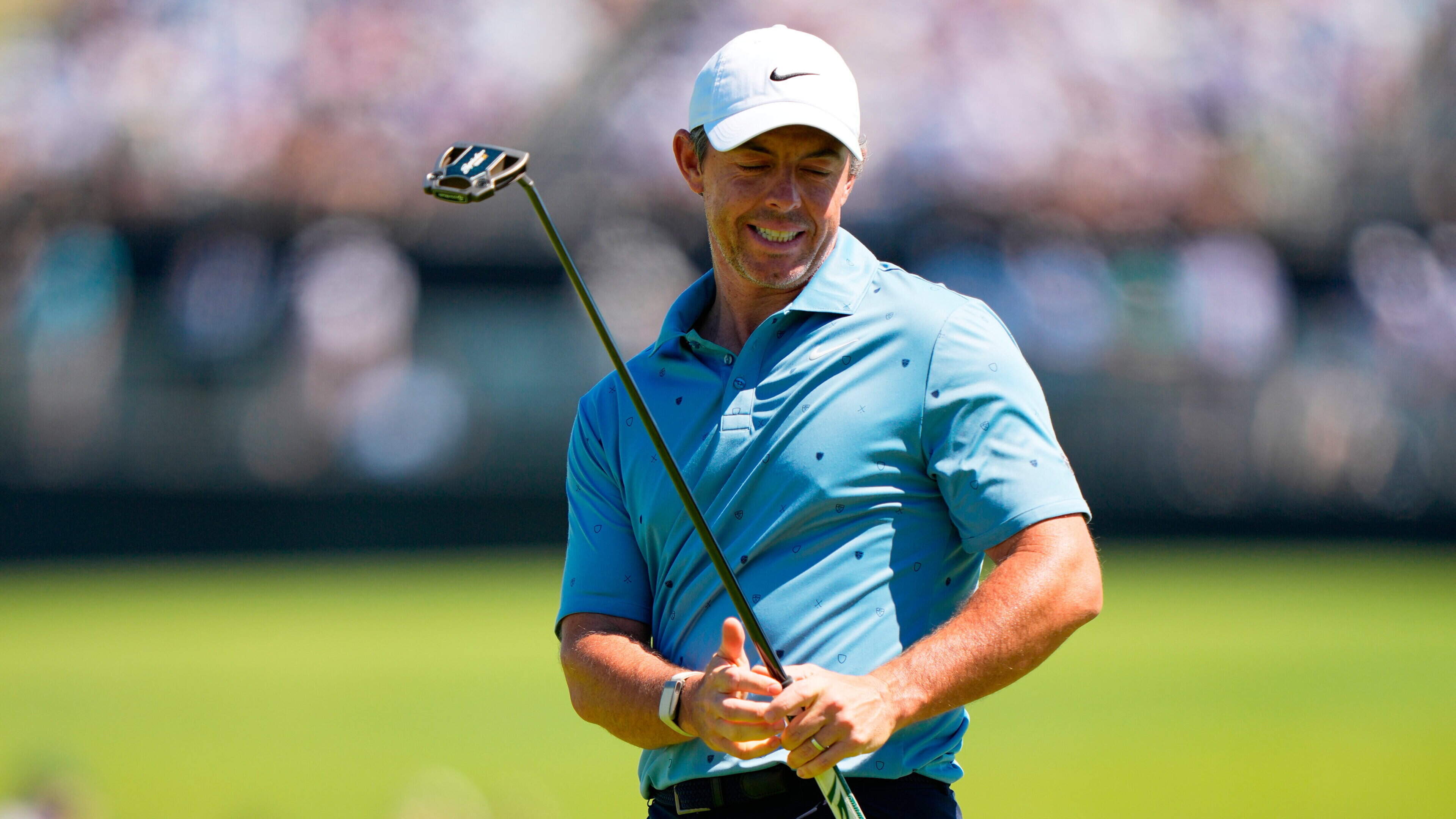 US Open: Scottie Scheffler sets clubhouse lead as Rory McIlroy suffers back nine blues at Shinnecock Hills
