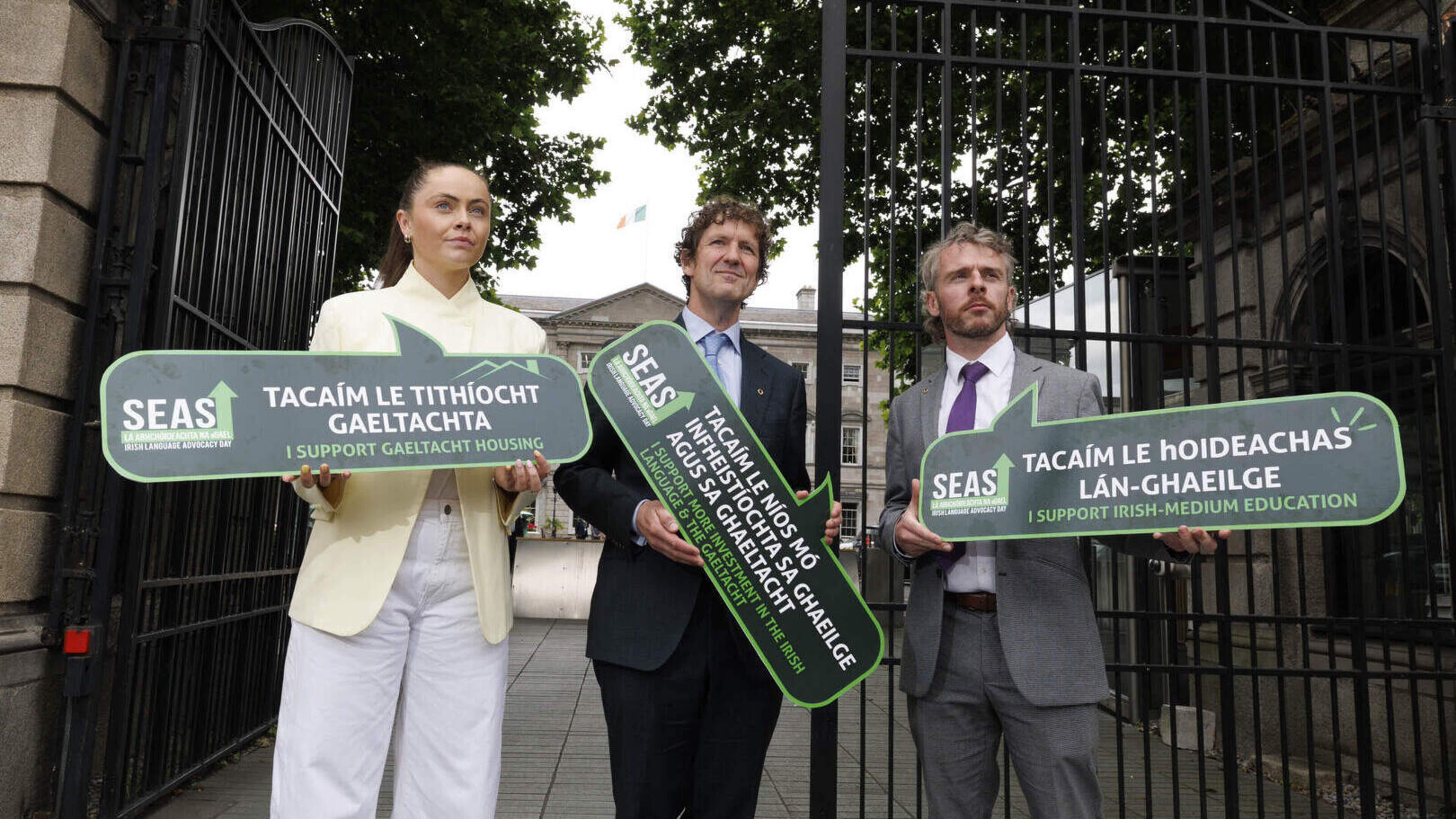 Déanann moltaí tithíochta na Gaeltachta ‘dochar don teanga’