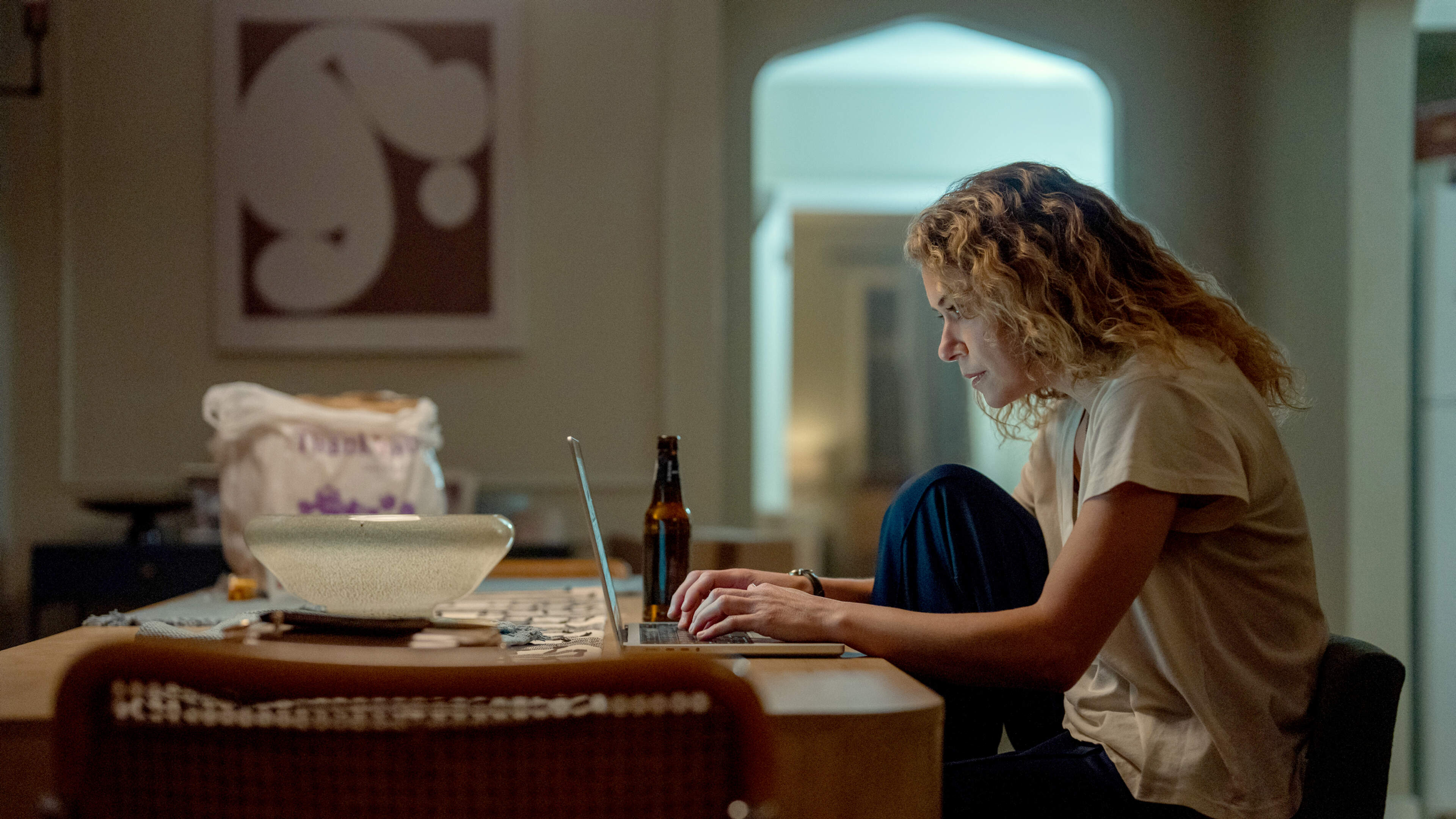 Murray Bartlett and Tatiana Maslany elevate dark OnlyFans-style mystery in ‘Maximum Pleasure Guaranteed’
